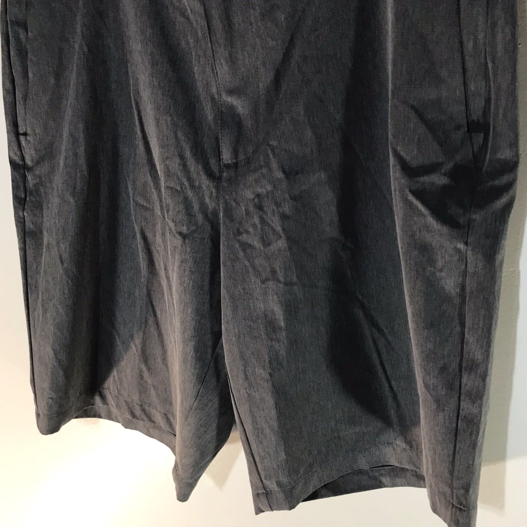 Old Navy Old Navy Active Stretchtech Gray Softshell Shorts Mens Size 36 Size US 36 / EU 52 - 3 Thumbnail