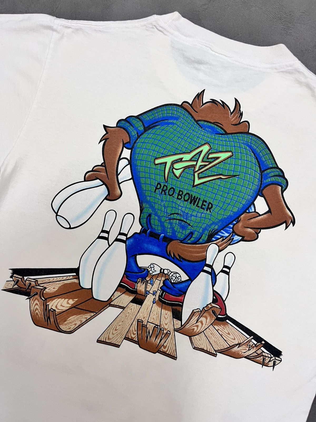 Warner Bros Vintage 1995 Looney Tunes Taz pro bowler rare t-shirt Size US S / EU 44-46 / 1 - 4 Thumbnail