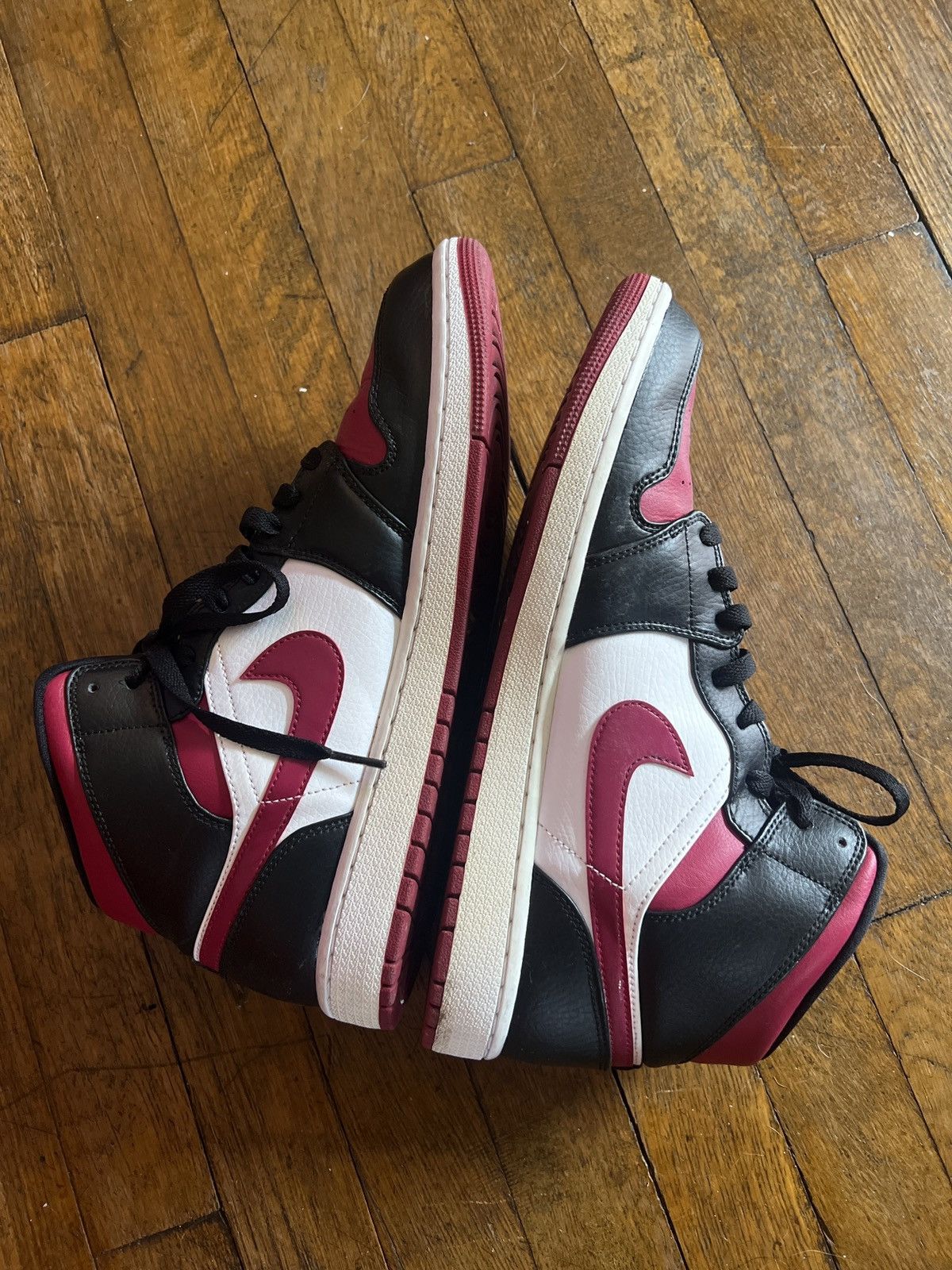 Jordan Brand Jordan 1 Mid Bred Toe Size US 11 / EU 44 - 4 Thumbnail