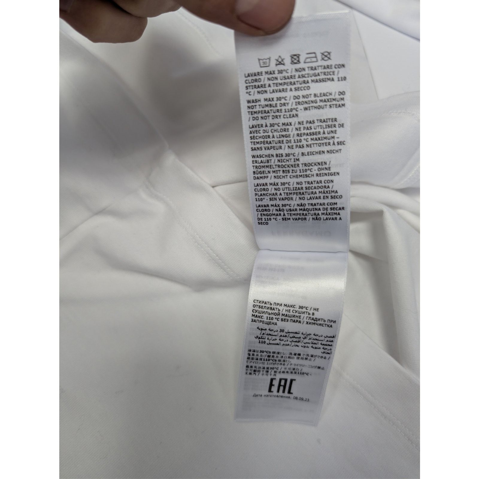 Salvatore Ferragamo o1rshd1 Ferragamo Logo T-Shirt in White Size US L / EU 52-54 / 3 - 17 Thumbnail