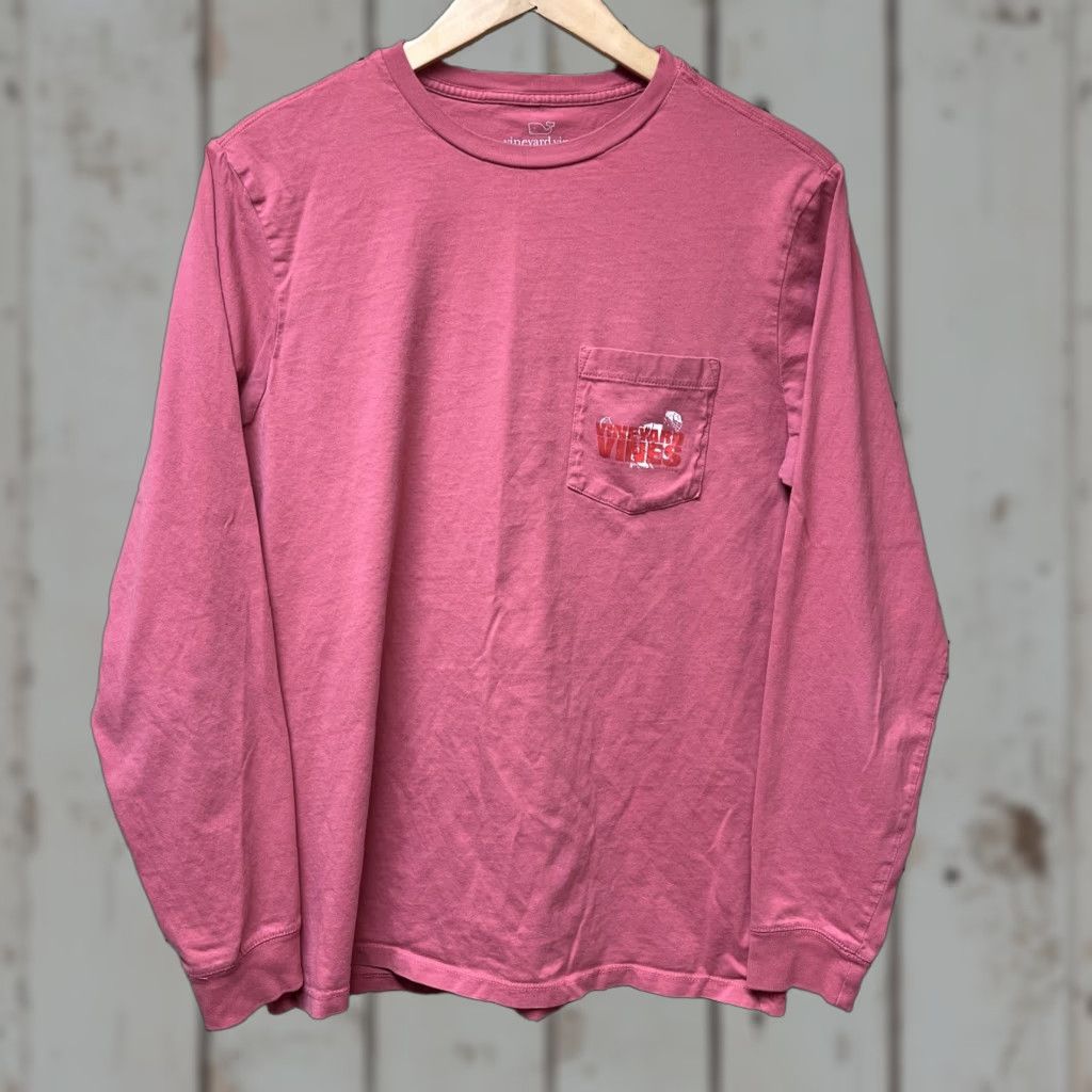 Vineyard Vines Vineyard Vines Men's Long Sleeve T-Shirt Pocket Crew Neck Nantucket Red Small Red Whale Graphic Nantucket Red Size US S / EU 44-46 / 1 - 1 Thumbnail