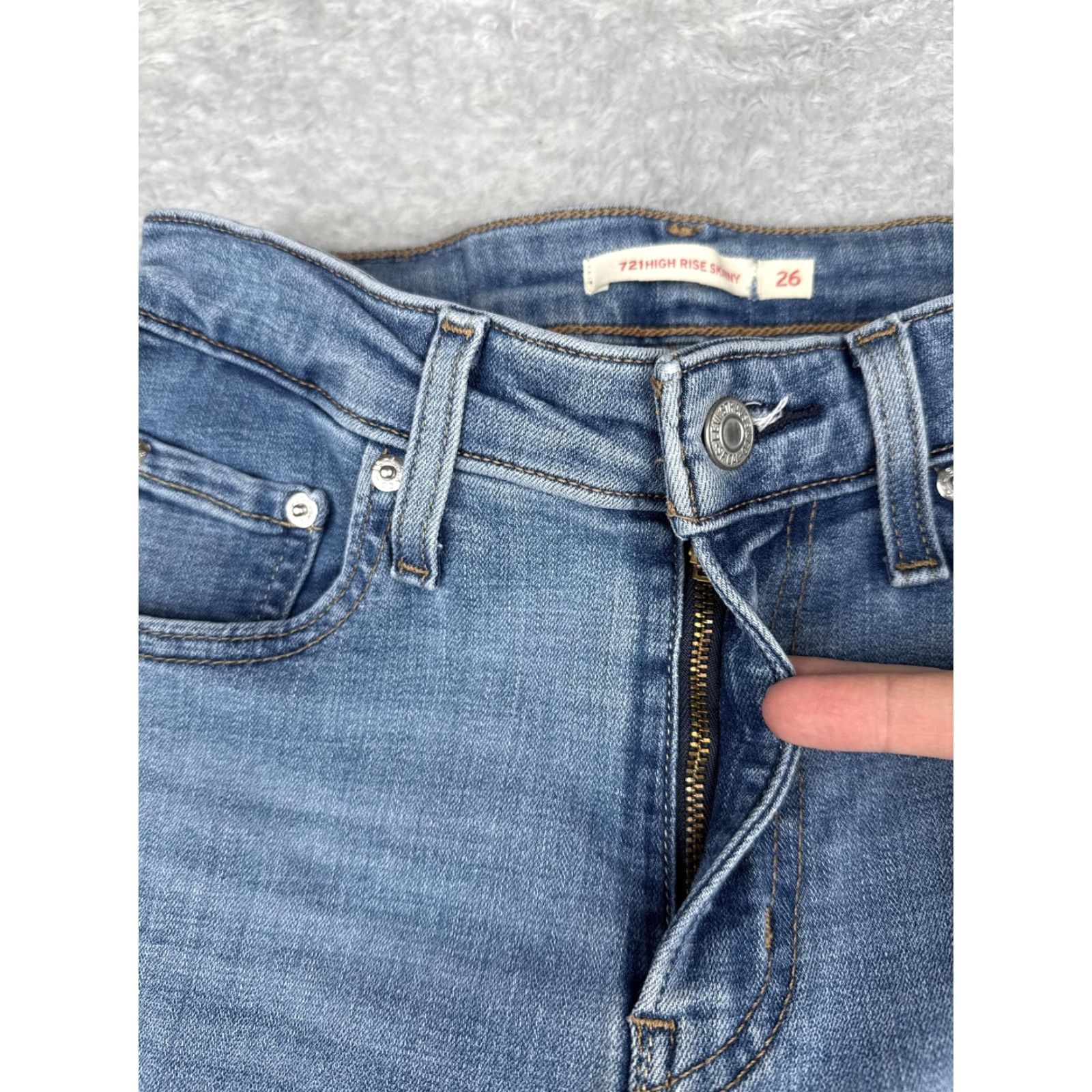 Levi's Levis Jeans Womens 26 Medium Wash 721 High Rise Skinny Stretch Denim City Pants Womens 26 Mens? Size 26" / US 2 / IT 38 - 5 Thumbnail