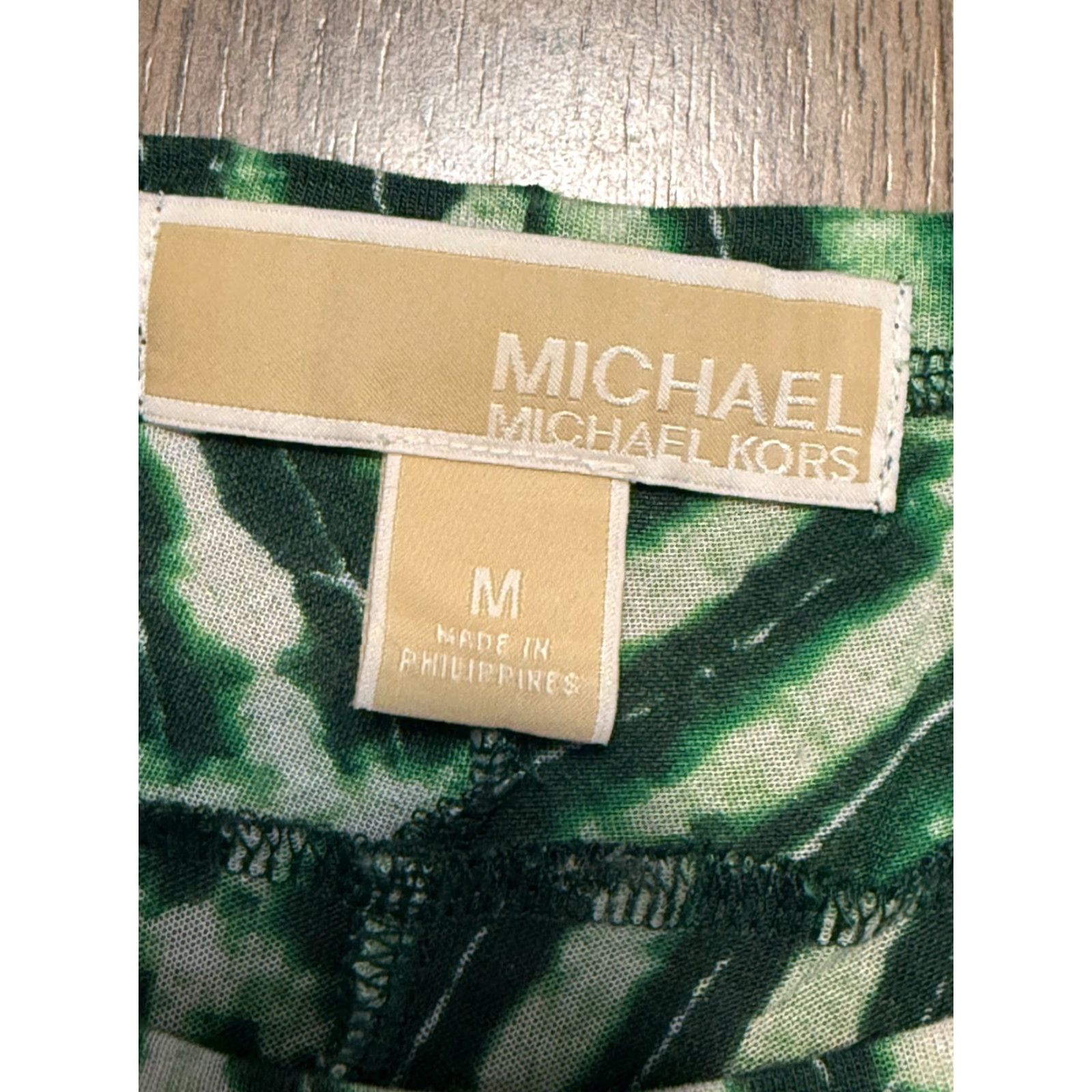 Michael Kors Michael Kors Shirt Women’s Size Medium Green White Printed Short Sleeve Shirt Size M / US 6-8 / IT 42-44 - 5 Thumbnail