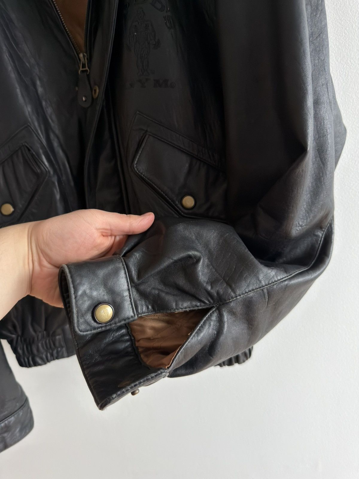 Vintage *RARE* GOLD’S GYM 90s BOMBER LEATHER JACKET BODYBUILDING Size US L / EU 52-54 / 3 - 6 Thumbnail