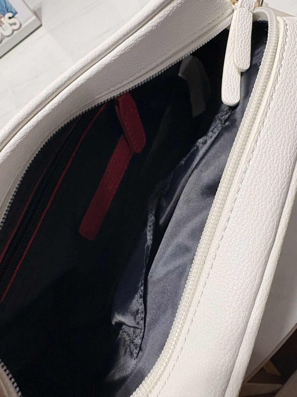 Tommy Hilfiger Selling Brand new Tommy Hilfiger purse for women Size ONE SIZE - 4 Thumbnail