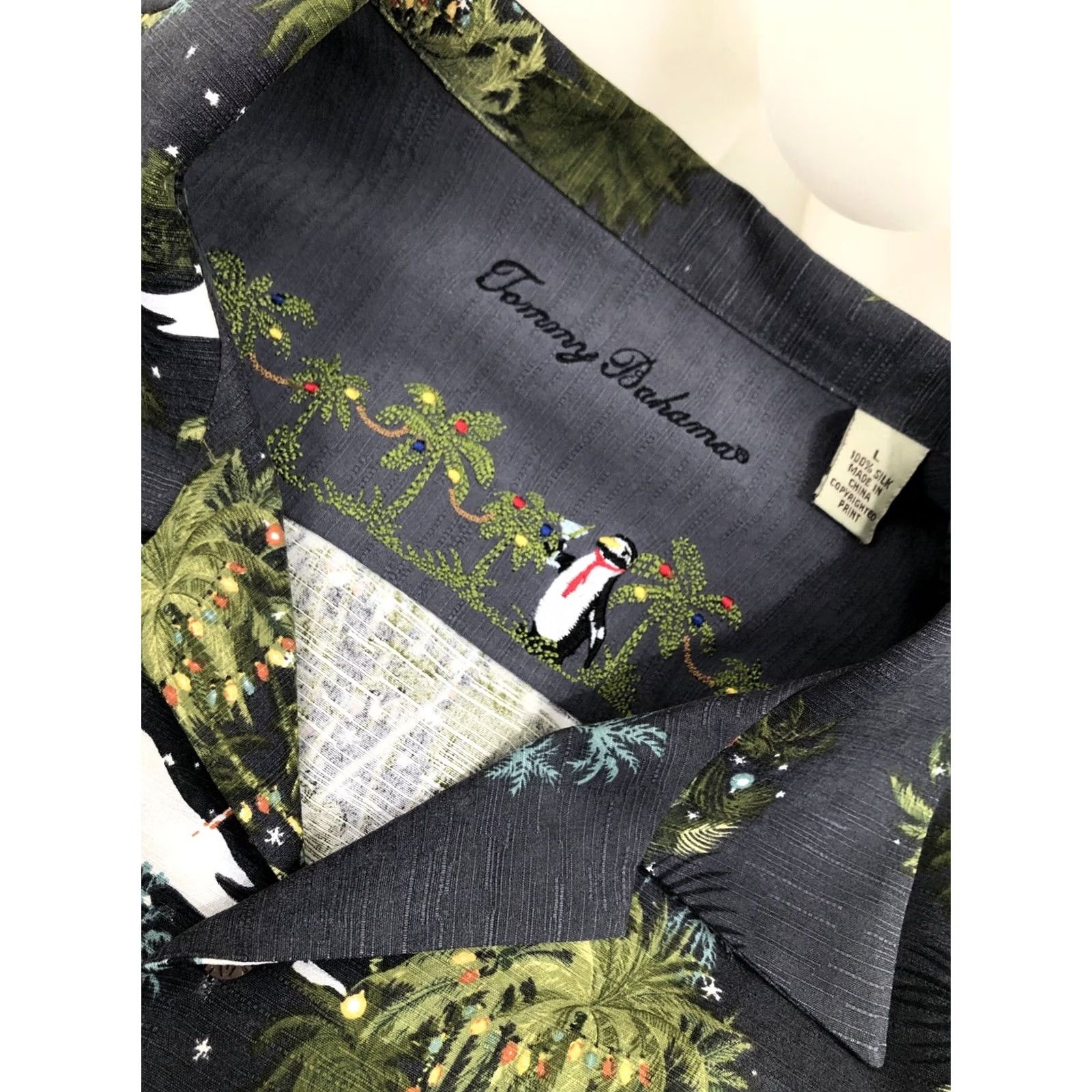 Tommy Bahama TOMMY BAHAMA Holiday Penguin Party Festive Christmas Shirt L Dark Gray Silk Button-Up Mens Large XS? Size US L / EU 52-54 / 3 - 7 Thumbnail
