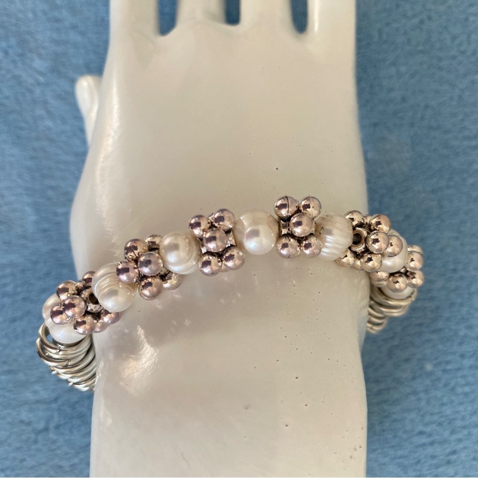 Other Silvertone and Faux Pearl Stretch Bracelet Size ONE SIZE - 1 Thumbnail