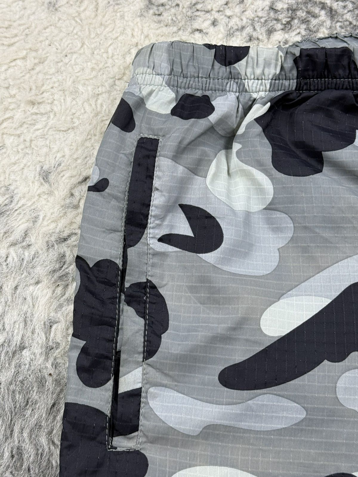 Bape × Vintage 1st Camo Beach Shorts Size US 31 - 5 Thumbnail