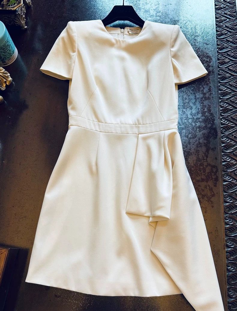 Alexander McQueen Alexander McQUEEN size 40 Right angled shoulder dress 2505 Size S / US 4 / IT 40 - 1 Thumbnail