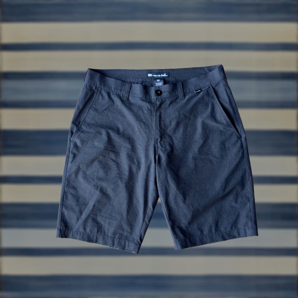 TravisMathew Travis Mathew Performance Golf Shorts Mens 32 Black Lightweight Casual Size US 32 / EU 48 - 1 Thumbnail