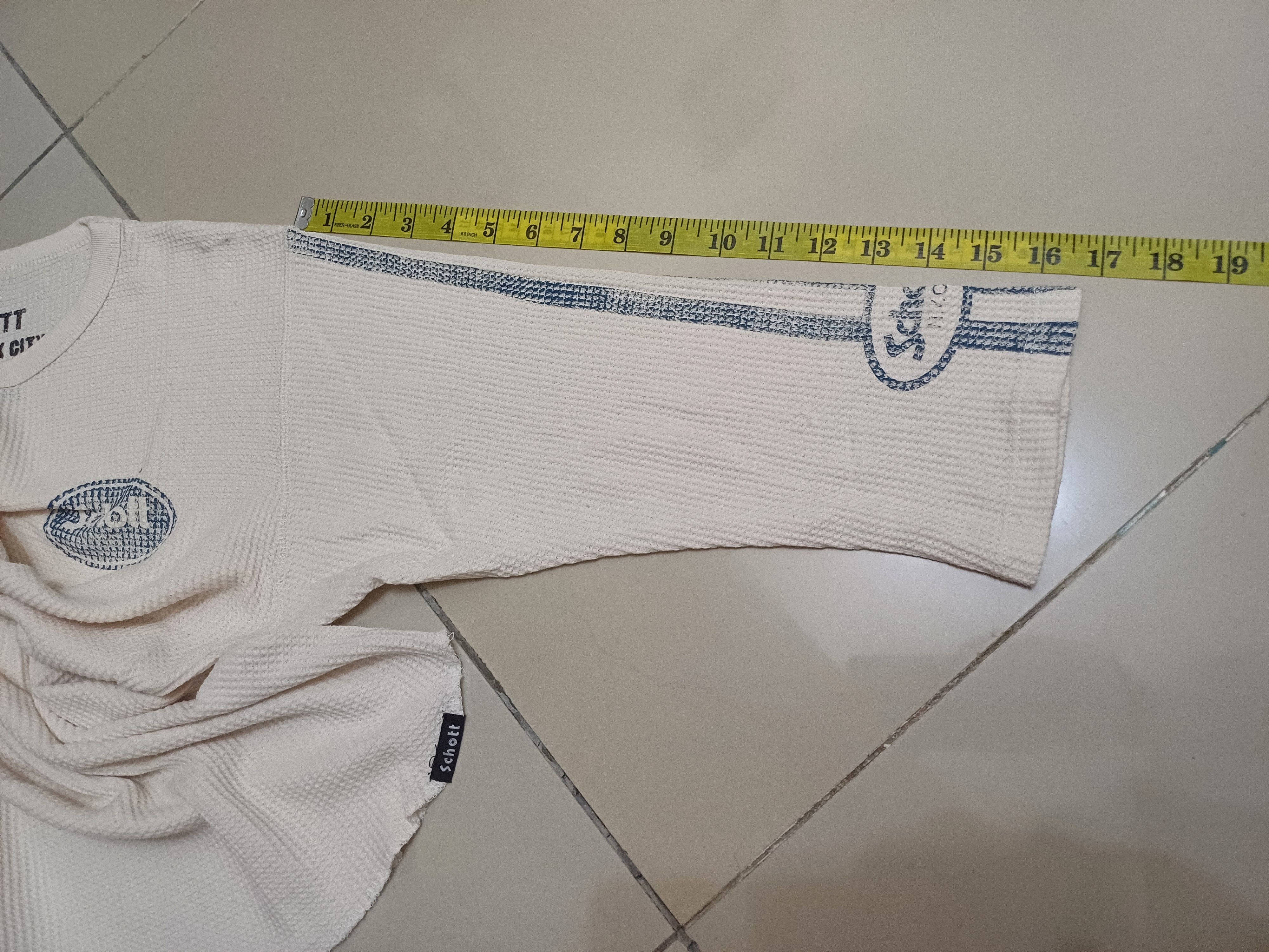 Awesome 3 quarter t shirt 🔥SCHOTT vintage brand🔥