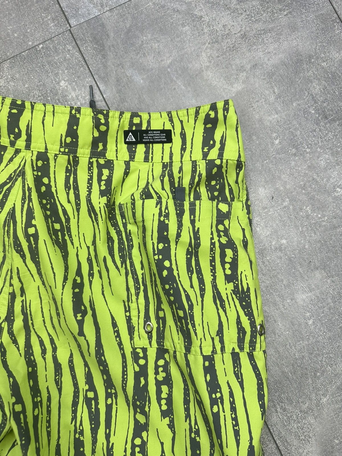 Vintage Nike ACG Vintage Outdoor Printed Shorts Small Logo Size US 34 / EU 50 - 13 Thumbnail
