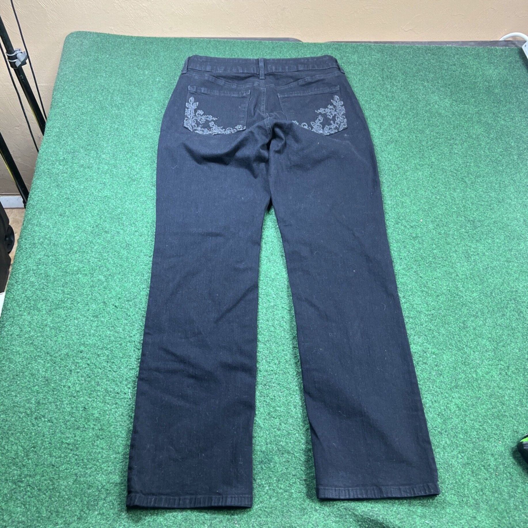 NYDJ NYDJ NOT YOUR DAUGHTERS JEANS STRAIGHT JEANS SIZE 8p 28x28 Black Flowers Pockets Size 28" / US 6 / IT 42 - 1 Thumbnail