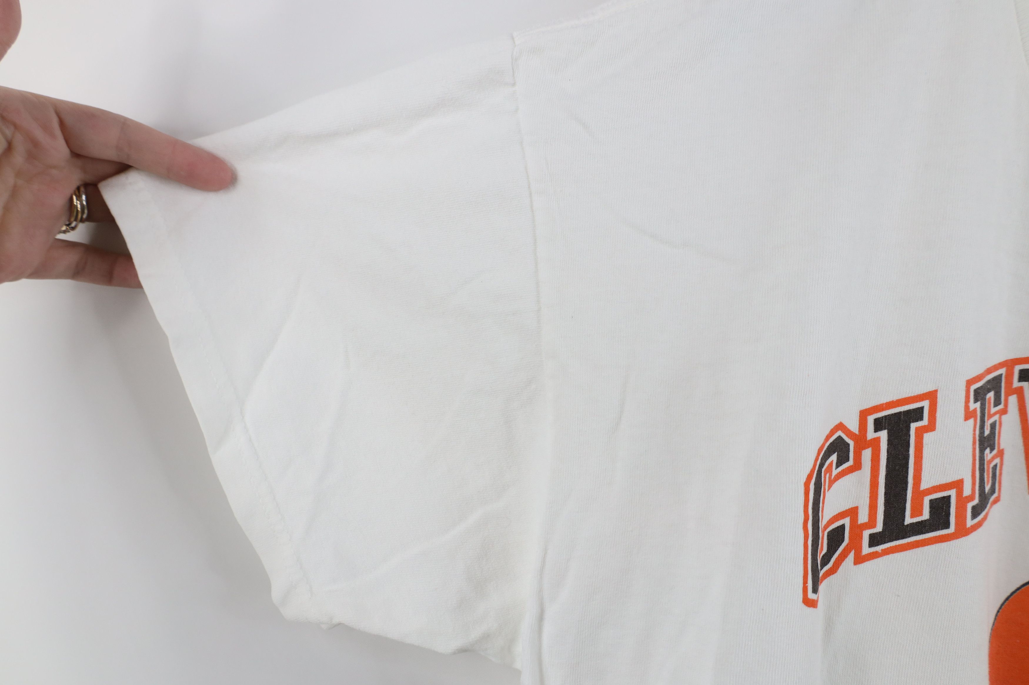 Vintage Vintage NFL Spell Cleveland Browns Football T-Shirt White Size US XL / EU 56 / 4 - 6 Thumbnail