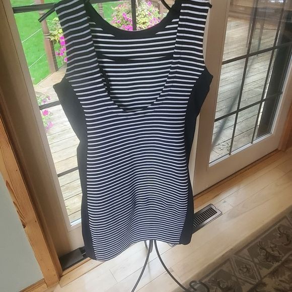 Athleta Athleta Mala Sleeveless Black & White Backless Tank Sz. M Dr Size M / US 6-8 / IT 42-44 - 2 Thumbnail