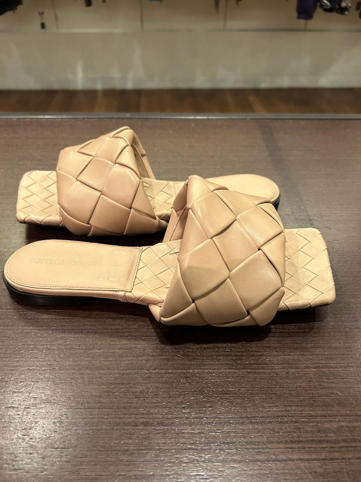 Bottega Veneta Bottega Veneta Lido Intrecciato Flat Sandals Cream Size US 11 / IT 41 - 2 Thumbnail