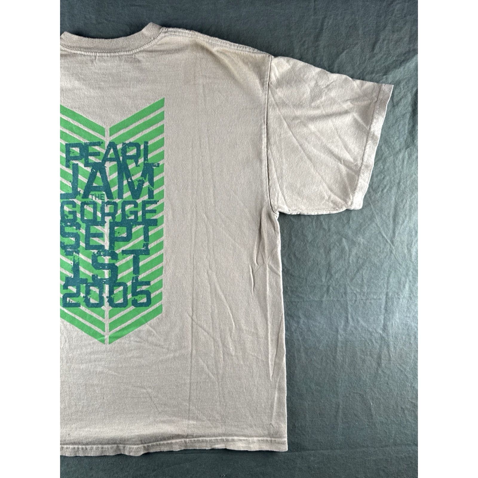 Gildan Vintage Pearl Jam Gorge Concert Tour T Shirt Rock XL Beige Crew Neck Short Sleeve Men 2005 90s Band Tee Size US XL / EU 56 / 4 - 7 Thumbnail