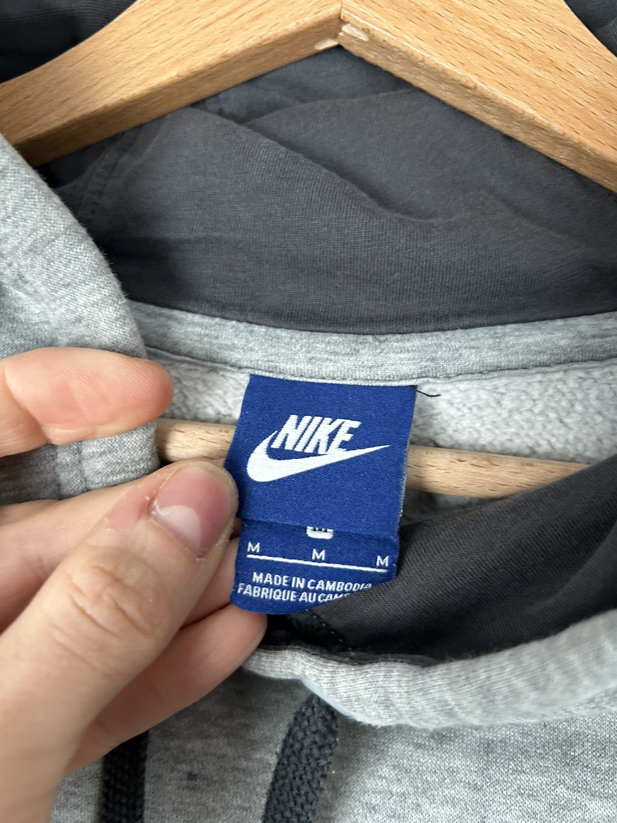 Nike Nike Swoosh Hoodie Streetwear Vintage Rap Sportswear Size US M / EU 48-50 / 2 - 4 Thumbnail