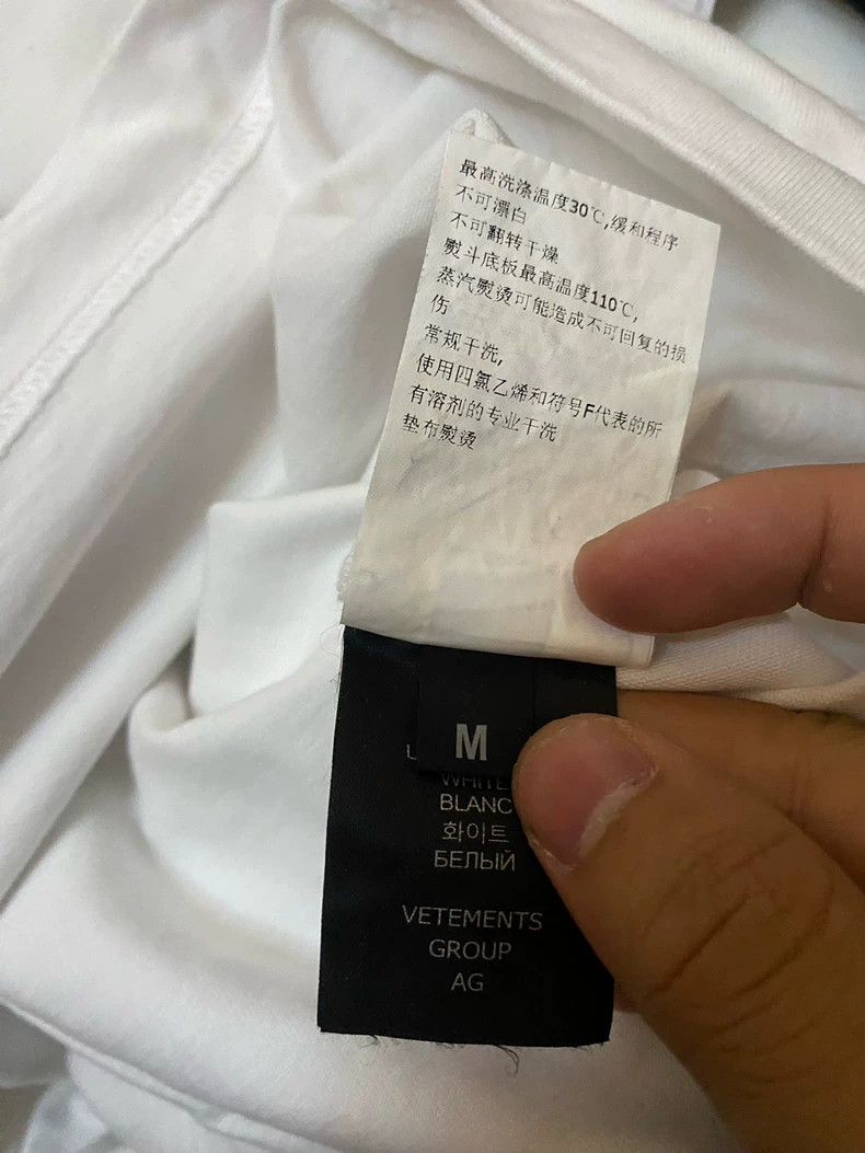 Vetements Vetements Embroidered short-sleeved shirt with embroidery Size US M / EU 48-50 / 2 - 7 Thumbnail