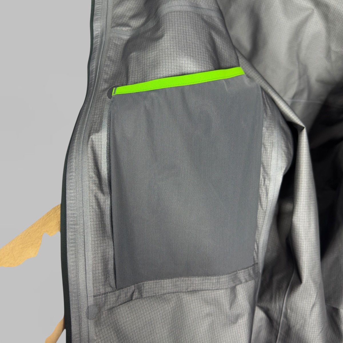Arc'teryx ARCTERYX GREEN ALPHA SV GORE TEX PRO JACKET SIZE XL Size US XL / EU 56 / 4 - 11 Thumbnail