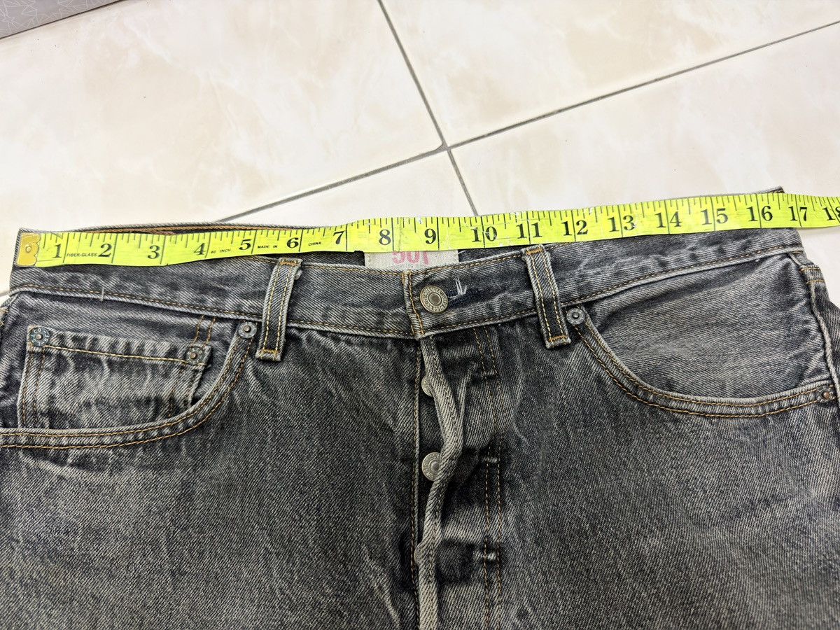 Levi's Vintage Levi’s 501 Straight Leg Faded Black Distressed Denim Size US 32 / EU 48 - 21 Thumbnail