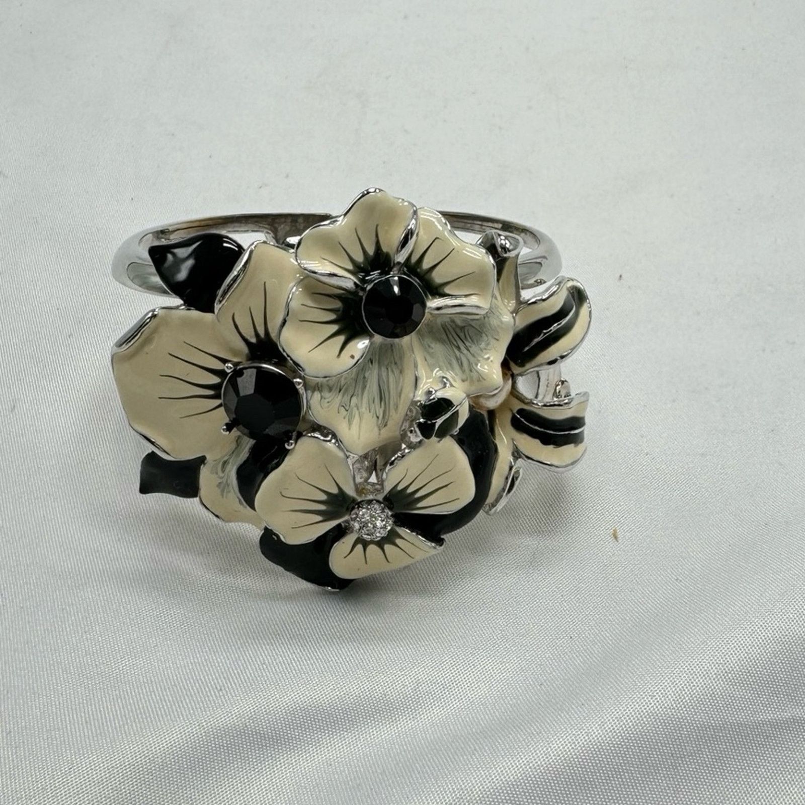 Kenneth Jay Lane VTG Kenneth Jay Lane cuff bracelet Size ONE SIZE - 1 Thumbnail