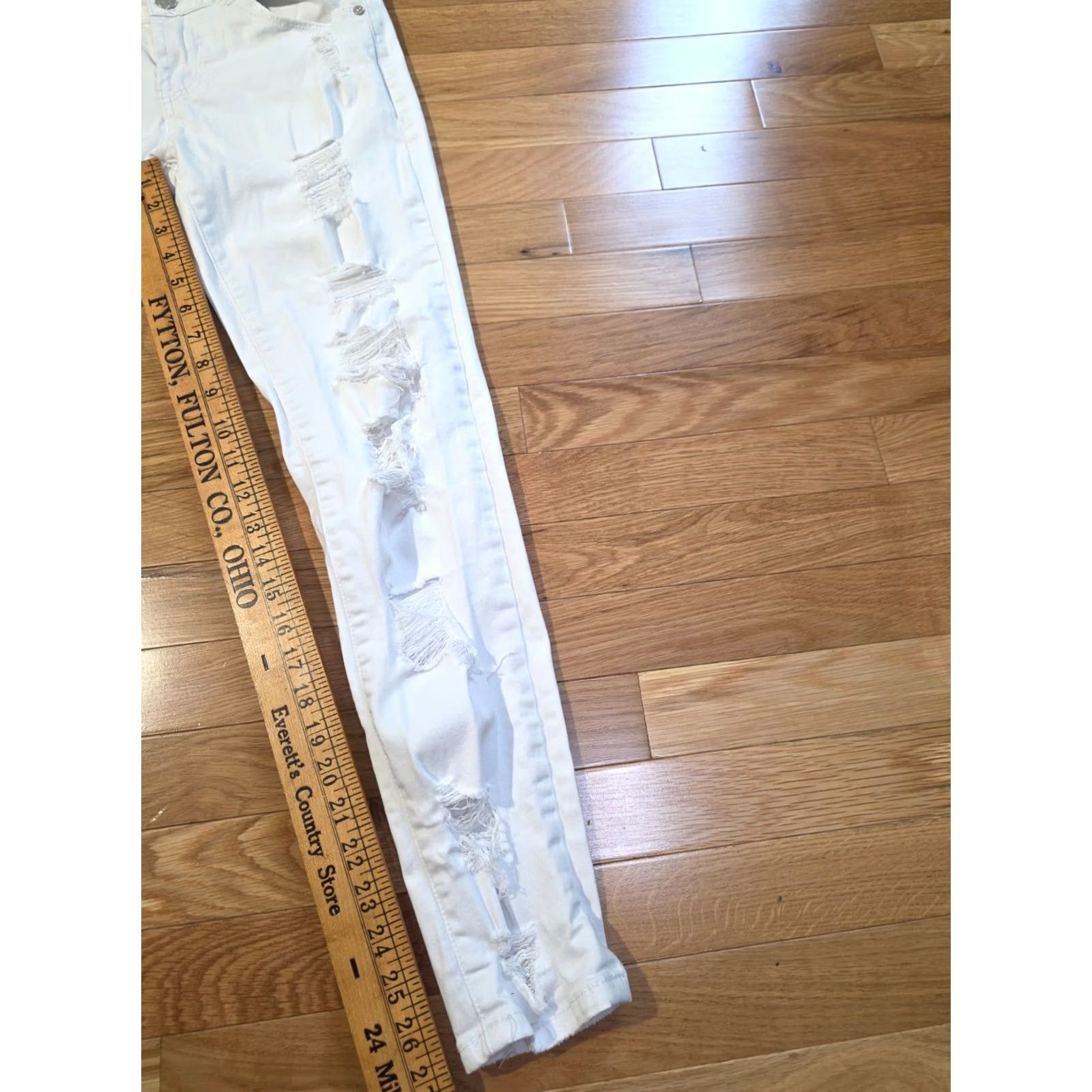 Almost Famous Almost Famous White Denim Skinny Jeans Women's Size 7 Distressed 5 Pocket Cotton Mid Rise Jeans Size 28" / US 6 / IT 42 - 3 Thumbnail