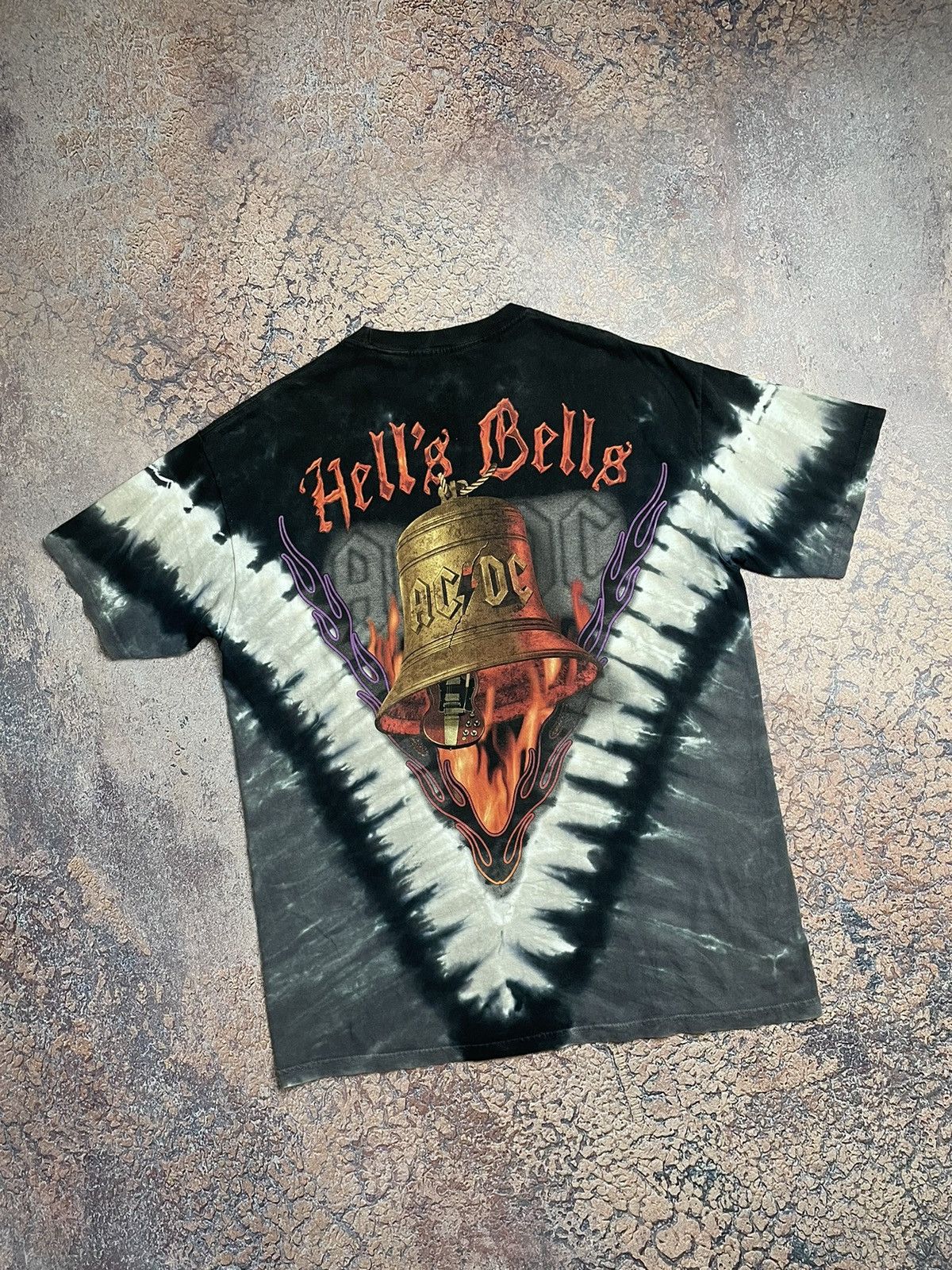 AC/DC × Band Tees × Liquid Blue Liquid Blue AC/DC Hell's Bells vintage overprint tee shirt Size US L / EU 52-54 / 3 - 1 Thumbnail