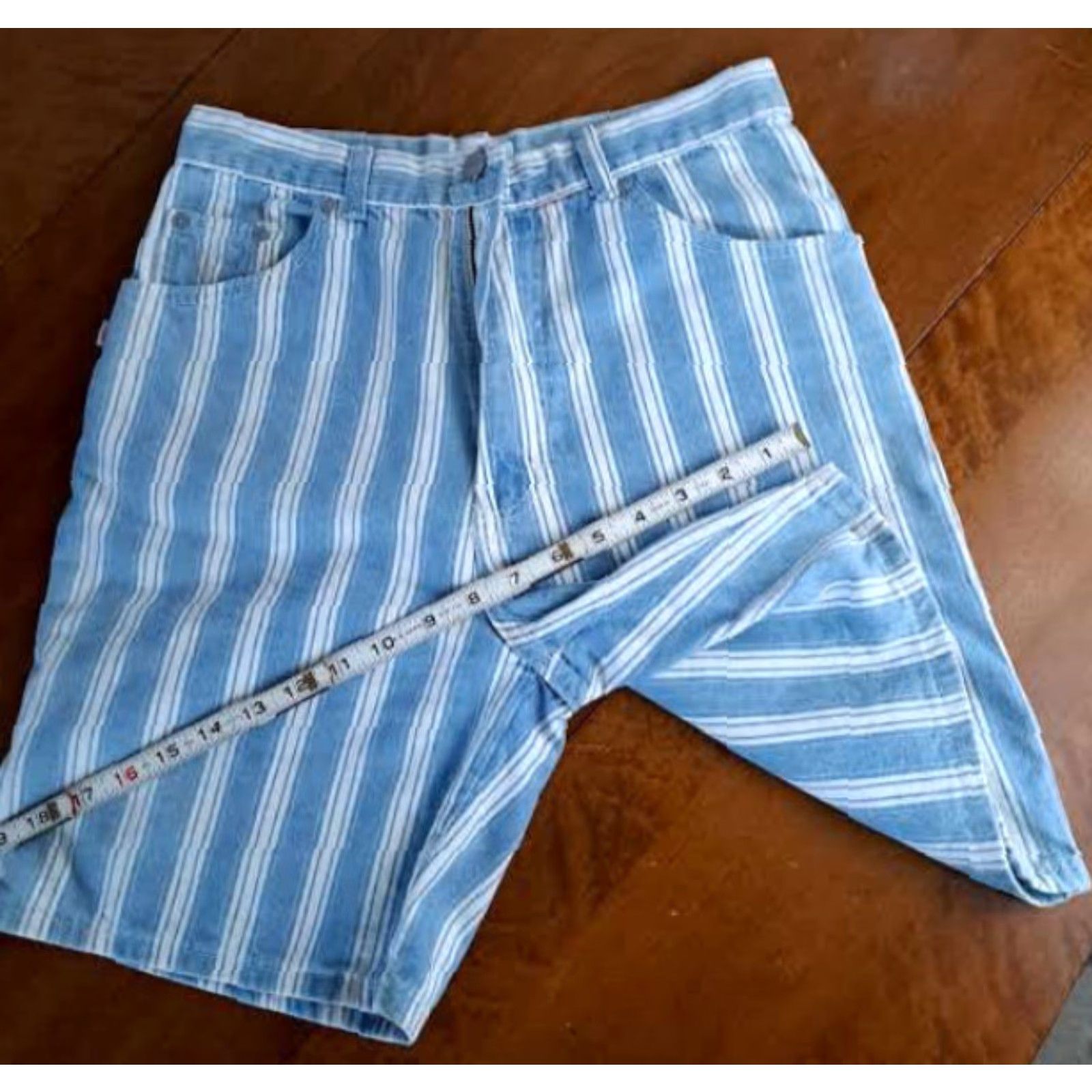Vintage Sassoon Woman Bermuda Shorts USA Made Striped Blue 100% Cotton Size 9 Womens Casual Activewear Size 30" / US 8 / IT 44 - 7 Thumbnail