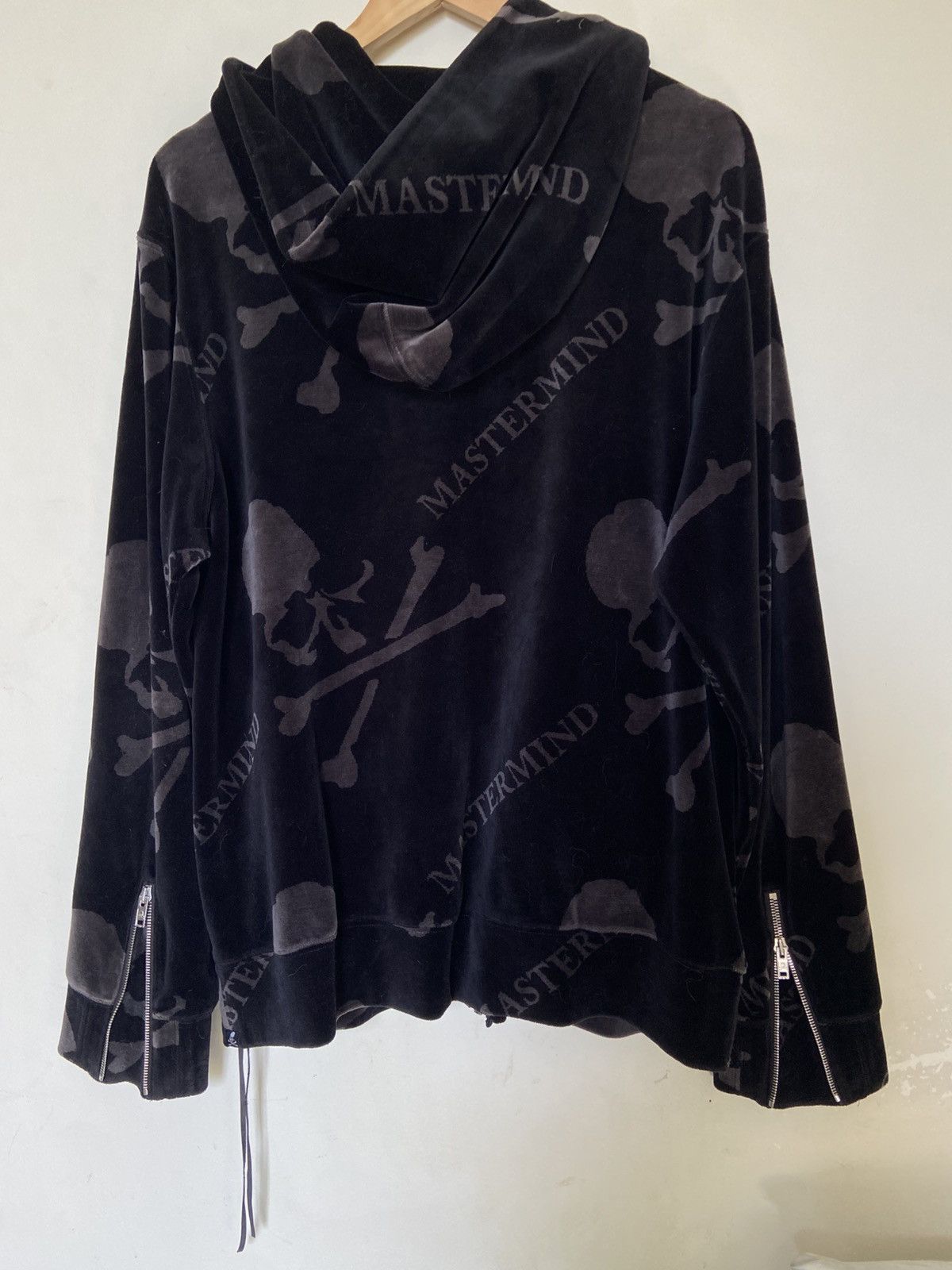 Mastermind Japan MASTERMIND WORLD skull print velour track jacket size M Size US M / EU 48-50 / 2 - 2 Thumbnail