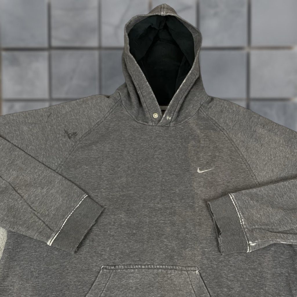 Nike VINTAGE Nike Hoodie Mens L Gray Pullover Sweatshirt Swoosh Distressed 90s Graphic Print Hooded Pockets Crew Neck Size US L / EU 52-54 / 3 - 1 Thumbnail