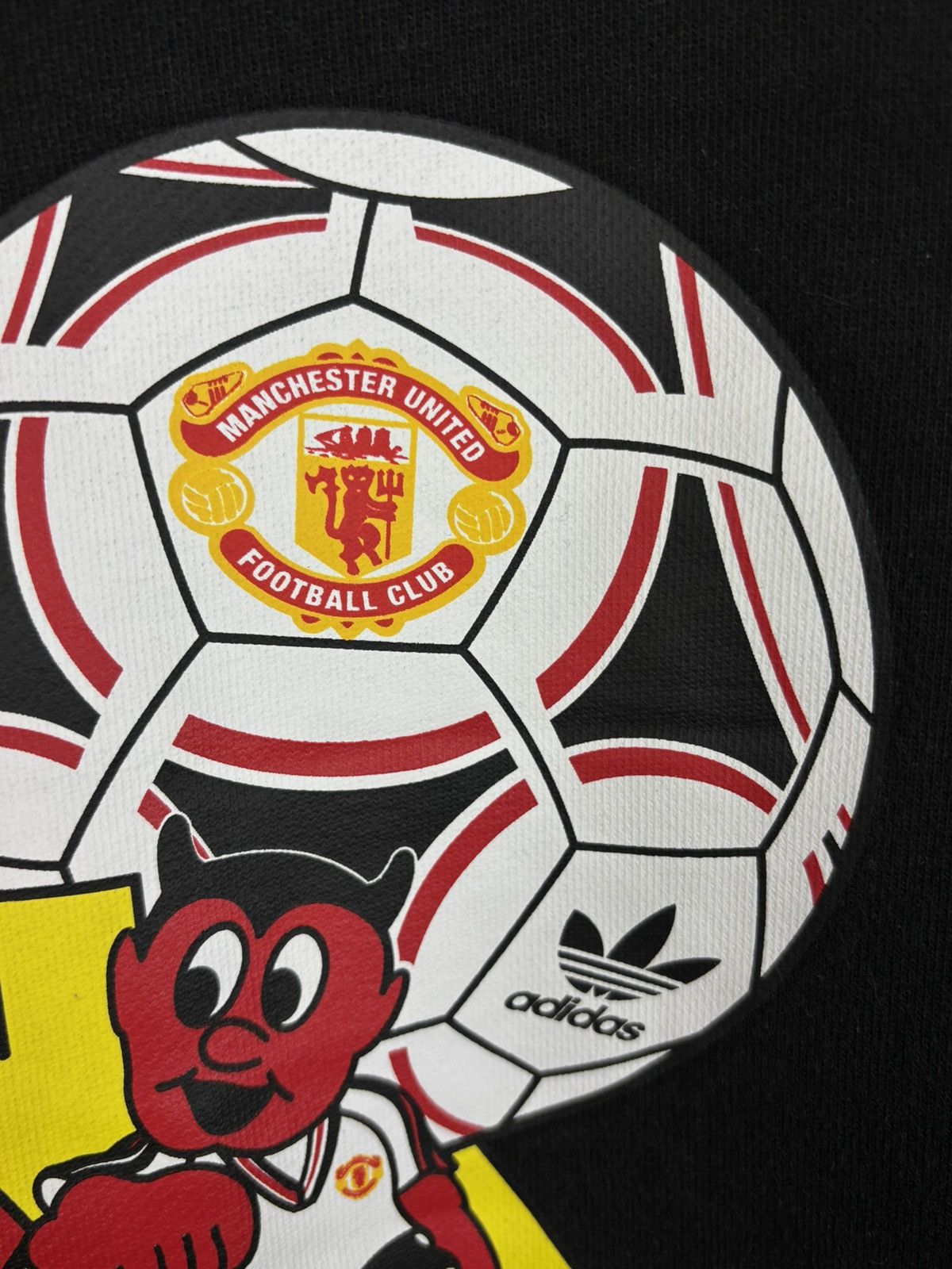 Adidas Adidas Originals Manchester United Retro Cartoon Sweatshirt Size US M / EU 48-50 / 2 - 3 Thumbnail