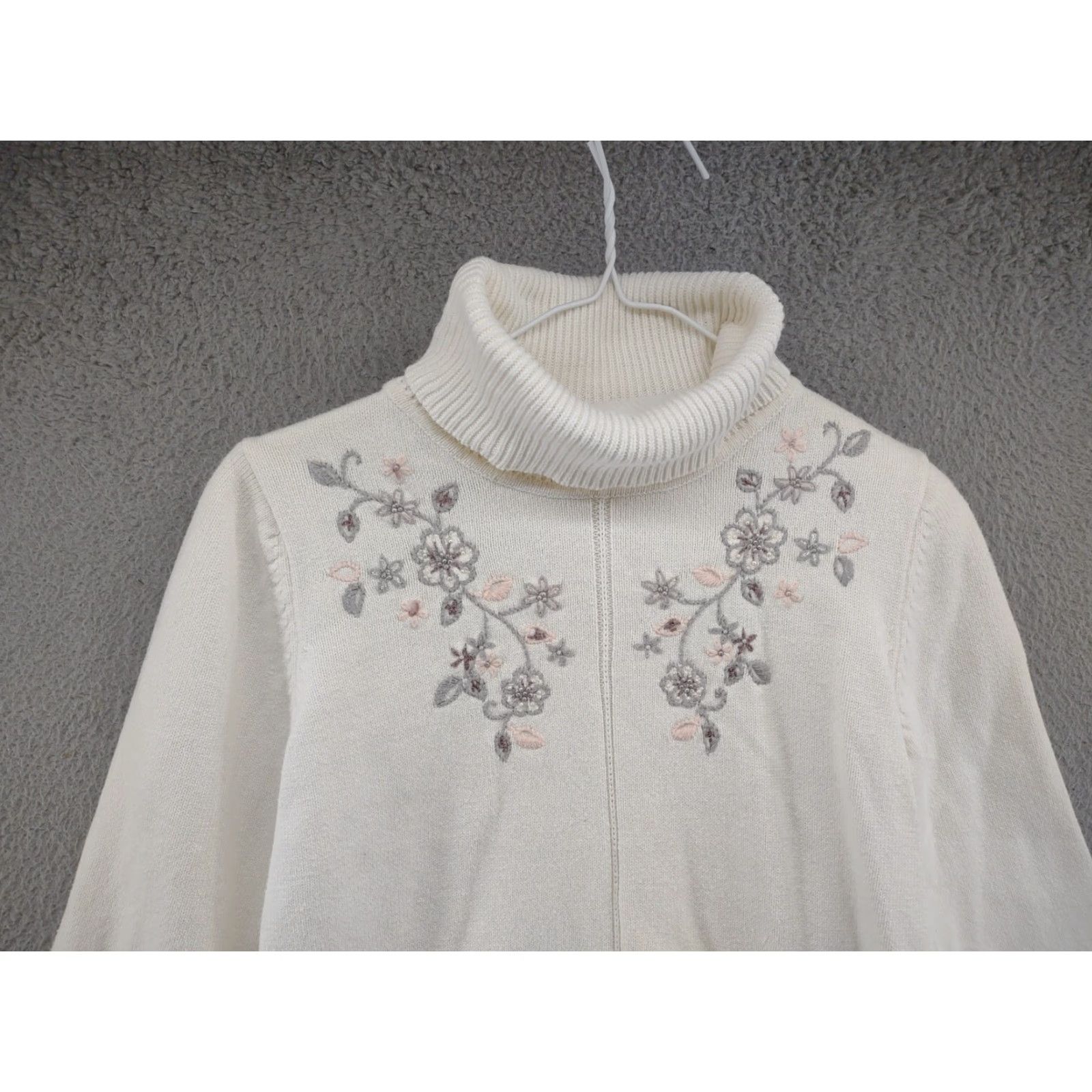 Vintage VINTAGE Alfred Dunner Petite Floral Women's Knit Sweater PS Ivory 90s Flower Embroidered Crew Neck All Seasons Pullover Knit Women Mens? Wait Size S / US 4 / IT 40 - 3 Thumbnail