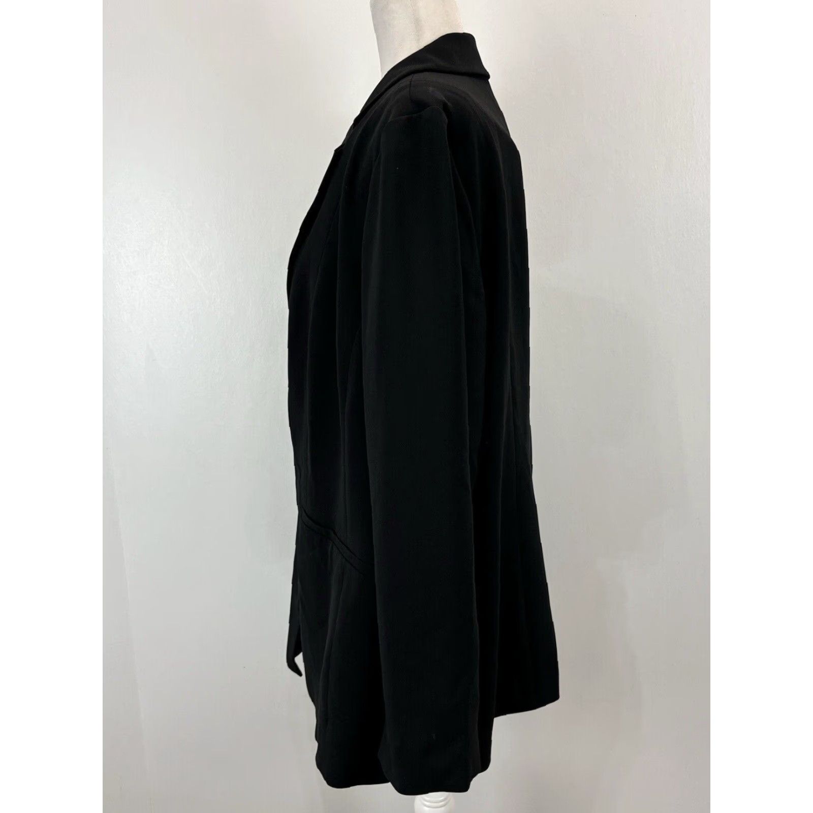 Talbots VINTAGE? No — Talbots Black Blazer Jacket 16W Women’s Blazer Plus Size Jacket Long Sleeve 2-Button Career Capsule (Women) Size XXL / US 16-18 / IT 52-54 - 2 Thumbnail