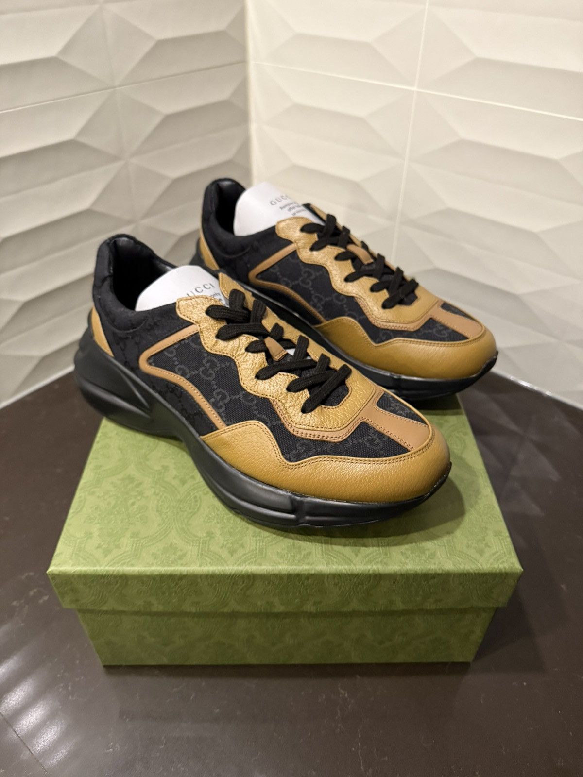 Gucci Rhyton GG Supreme Sneakers Black/Beige Sz 10 🖤👟