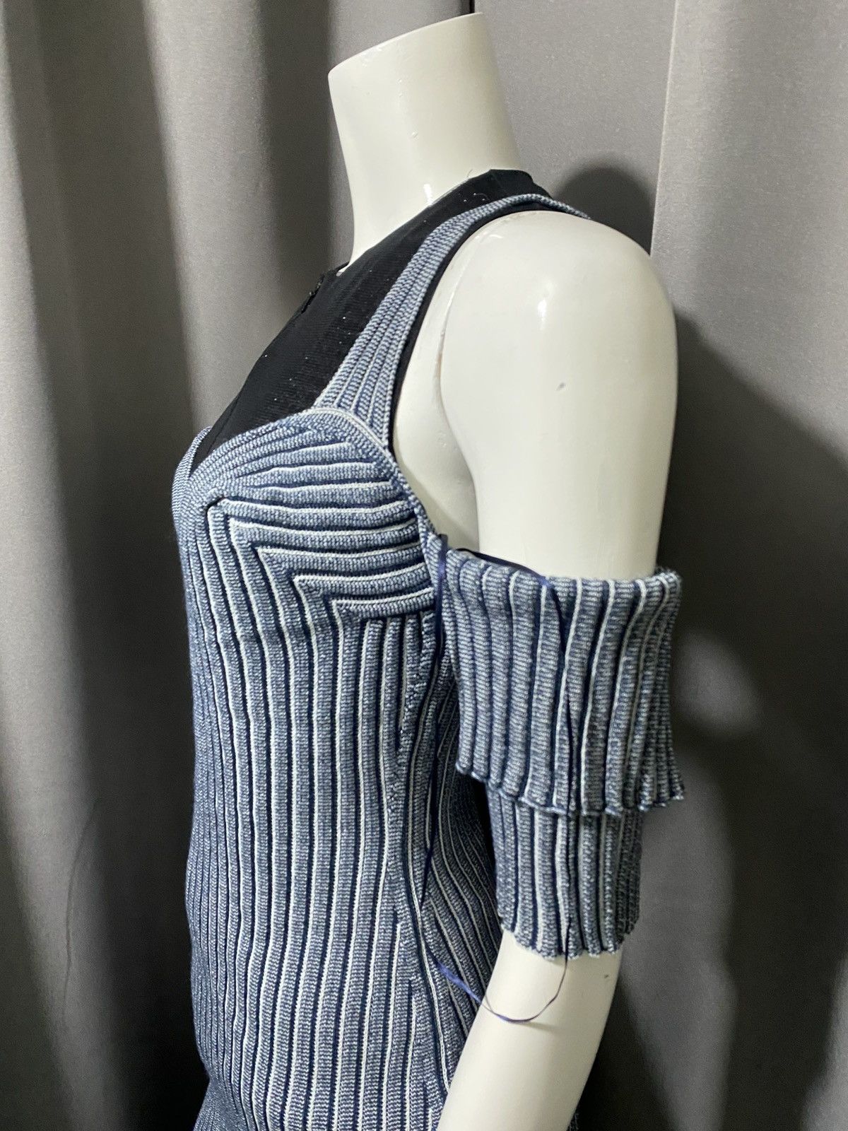 Victoria Beckham Victoria Beckham Cold-Shoulder Midi Dress Size S / US 4 / IT 40 - 7 Thumbnail