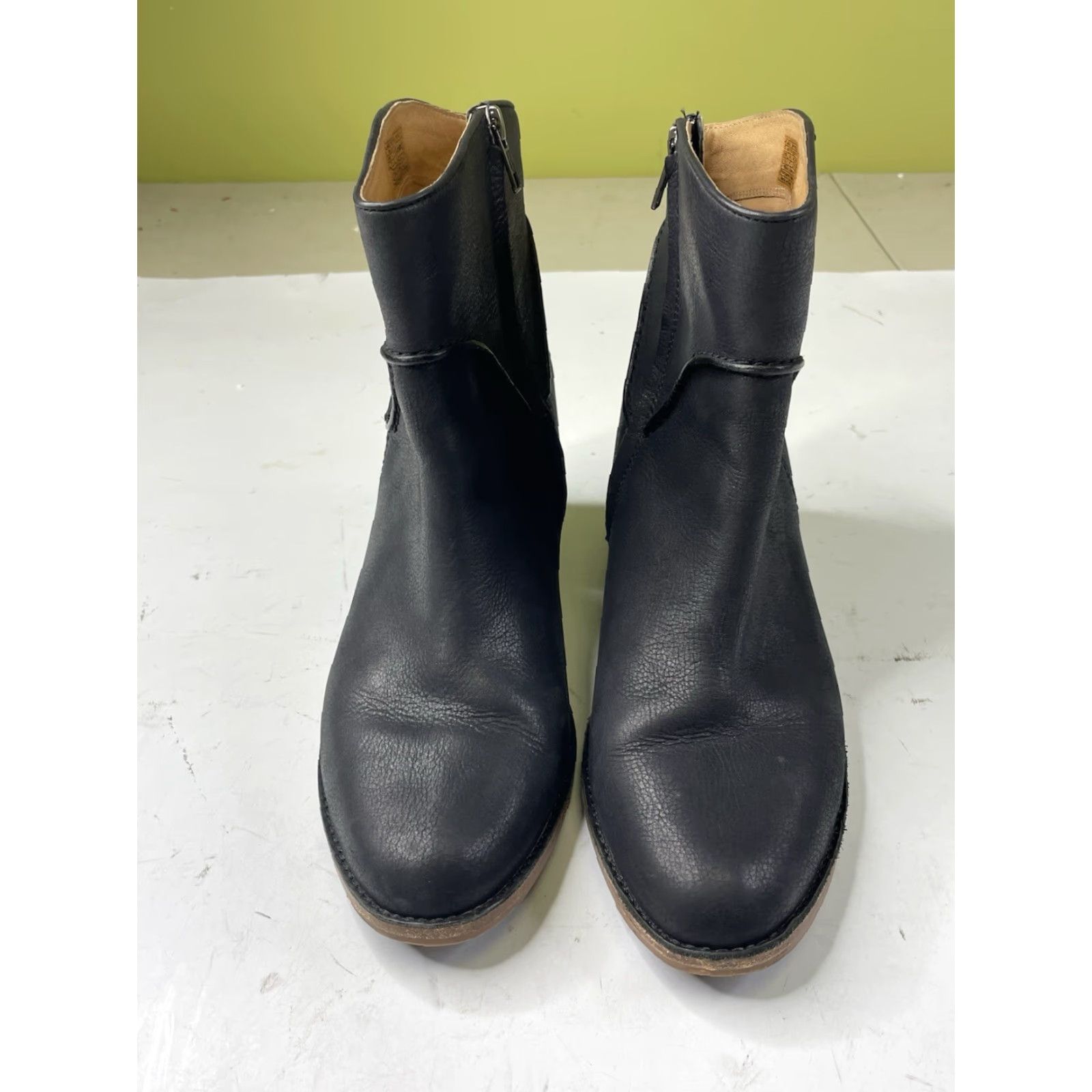 Ugg **UGG Annie Boot Women Black Leather Block Heel Bootie** User: **UGG Annie Boot Women Black Leather Block Heel** Size US 12 / IT 42 - 2 Thumbnail