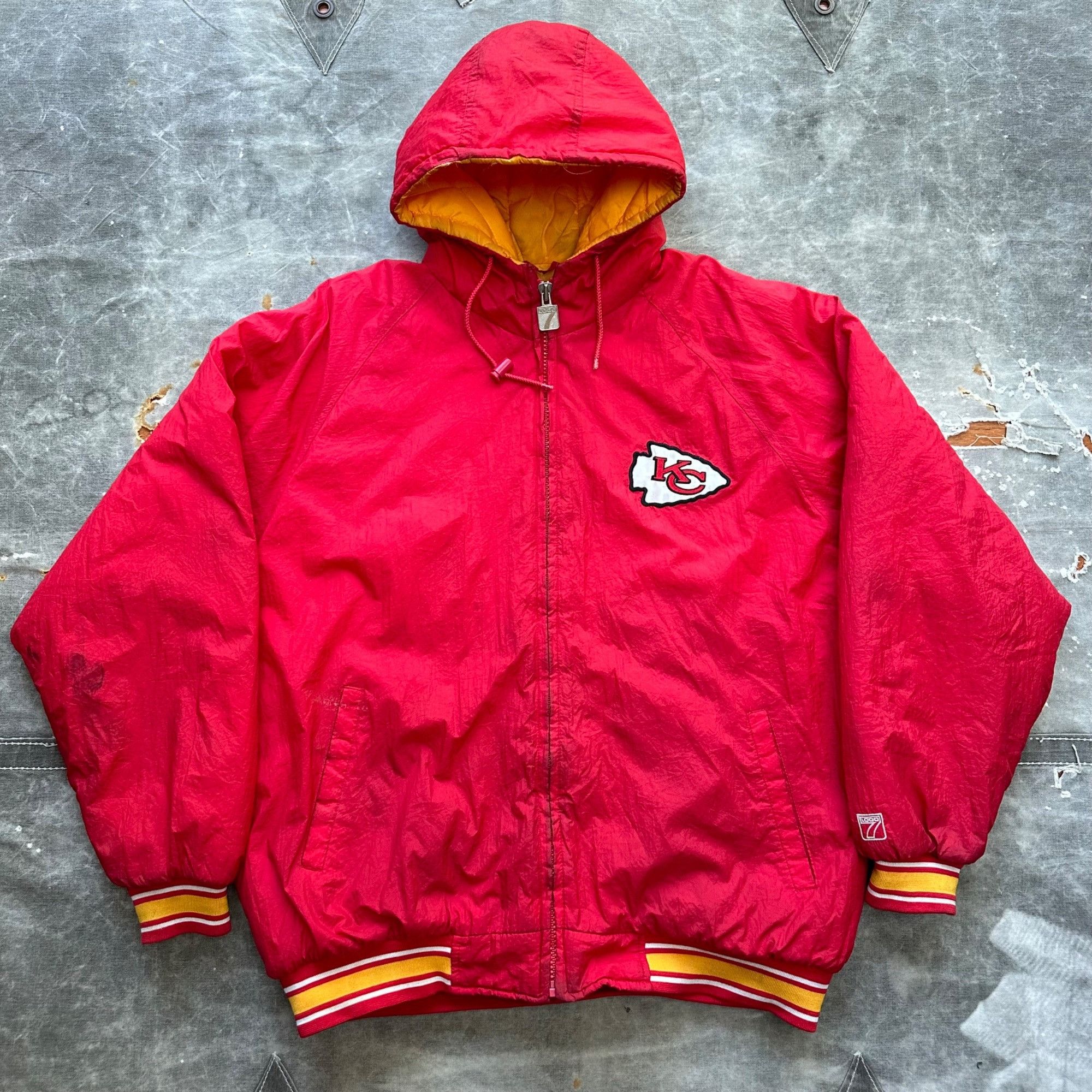 Logo 7 × NFL × Vintage Vintage 90s Logo Athletic Kansas City Chiefs NFL Puffer Jack Size US XL / EU 56 / 4 - 1 Thumbnail