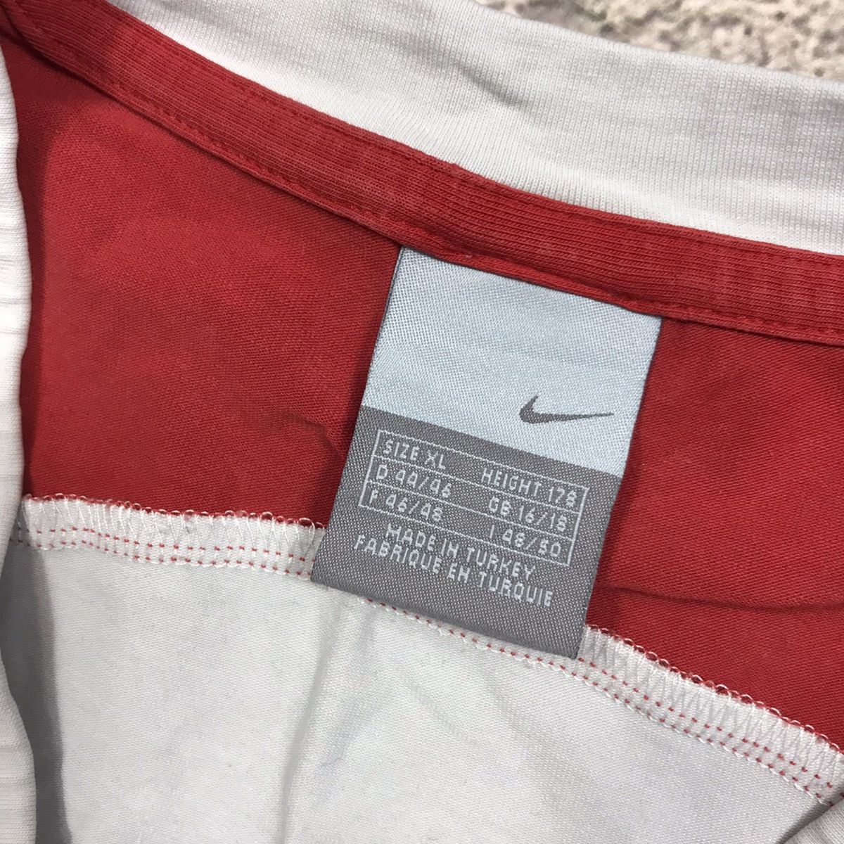 Vintage Vintage Nike Y2K Raglan Tee Heart Logo Streetwear Washed XL Size XL / US 12-14 / IT 48-50 - 4 Thumbnail