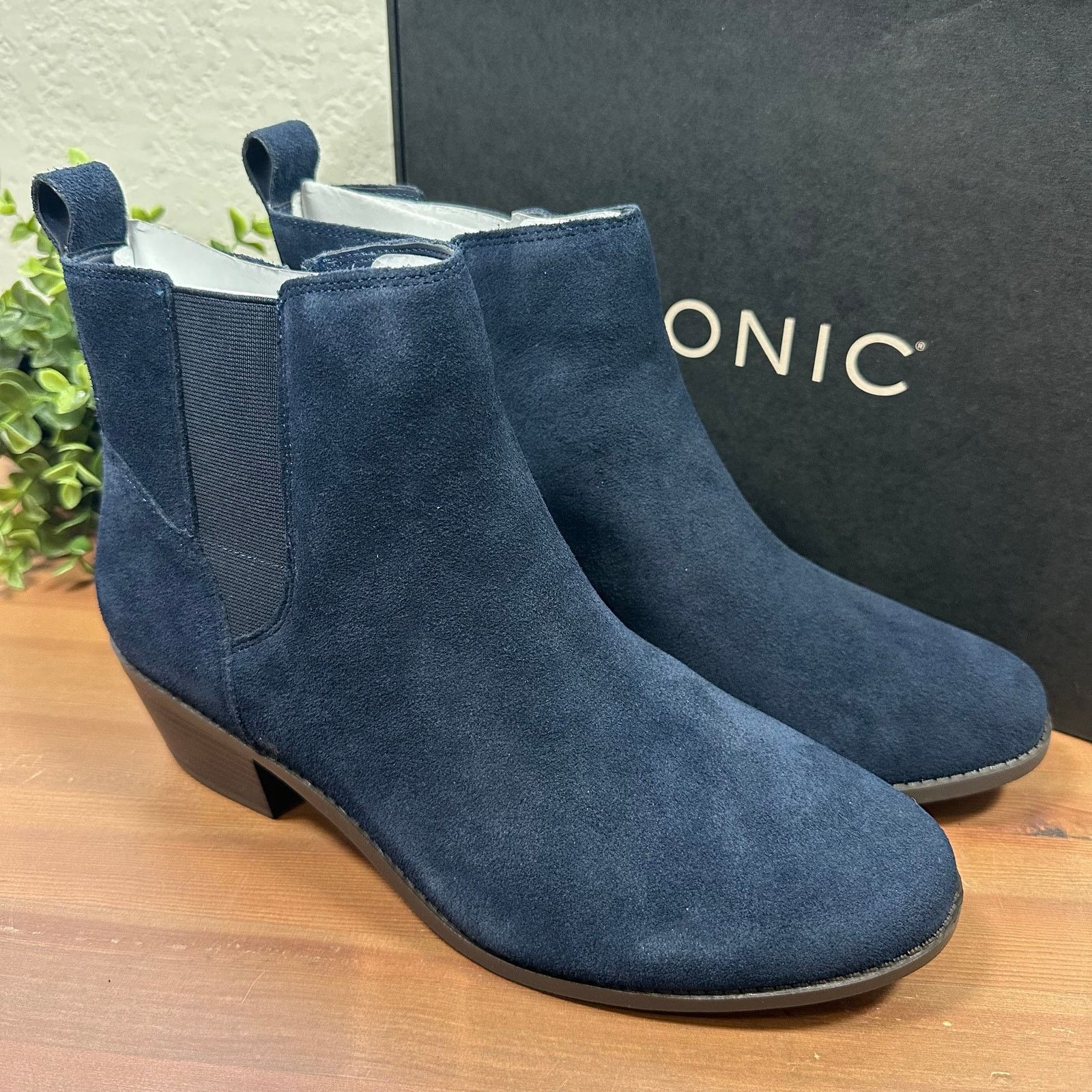 Vionic Vionic Roseland Wide Water-Repellent Suede Ankle Boots Size US 11 / IT 41 - 2 Thumbnail