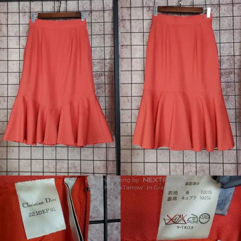Dior Christian Dior Flared Wool Skirt in Apricot . Size 22" - 1 Thumbnail