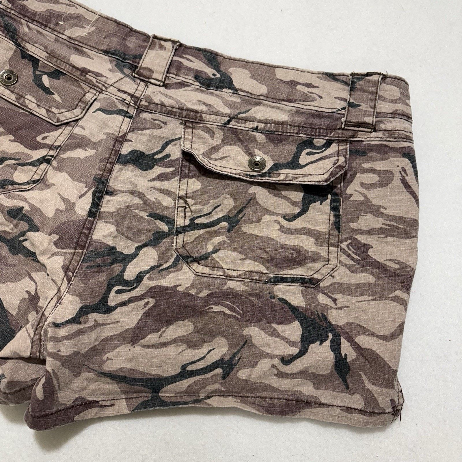 Other Arizona Jean Co 9 Camo 3" Inseam Shorts Flat Front 33" Waist Size 30" / US 8 / IT 44 - 8 Thumbnail