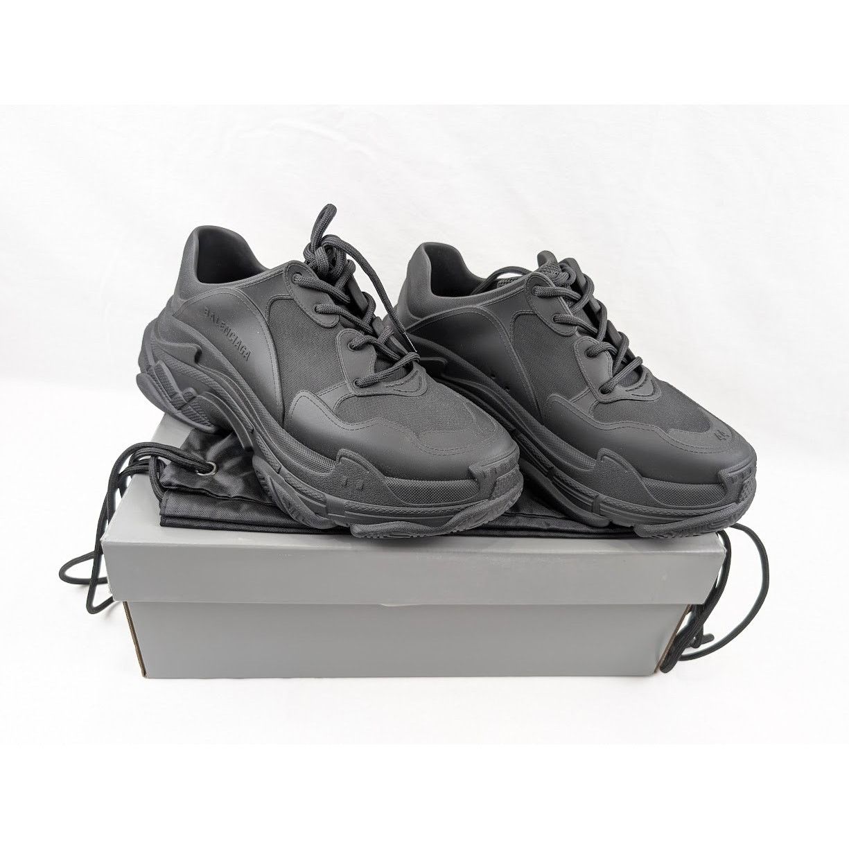 Balenciaga o1rshd1 Molded Triple S Sneakers in Black Size US 11 / EU 44 - 21 Thumbnail