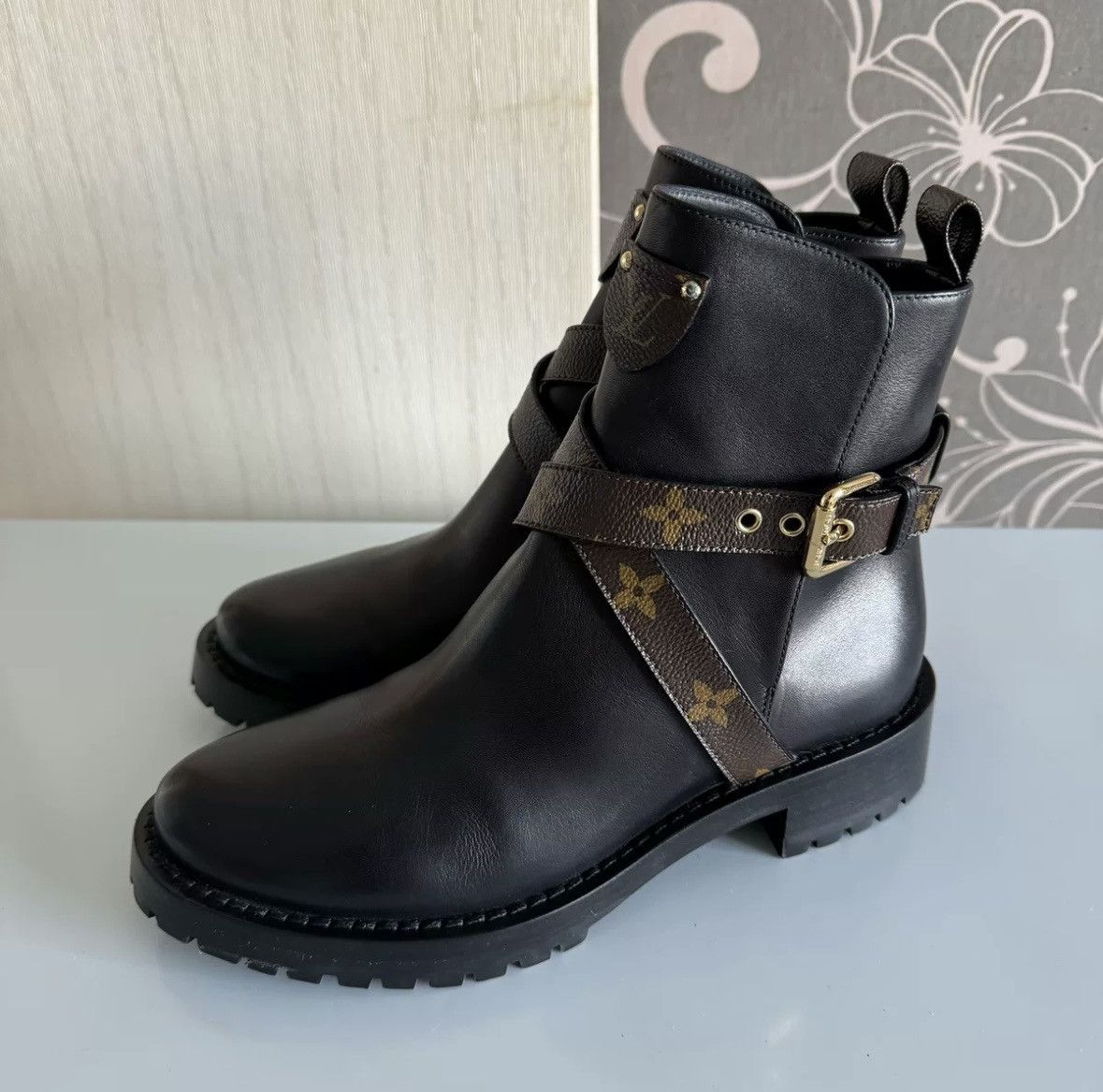 Discovery flat ankle boot louis vuitton on sale