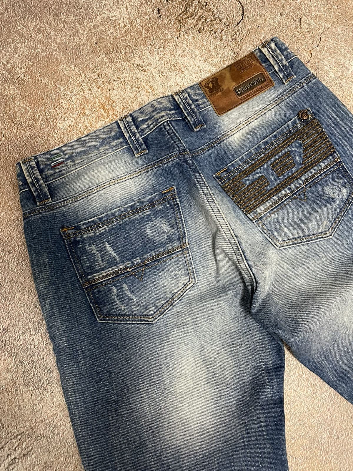 Diesel Vintage Diesel Big Logo Indigo Denim Jeans Size US 33 - 2 Thumbnail