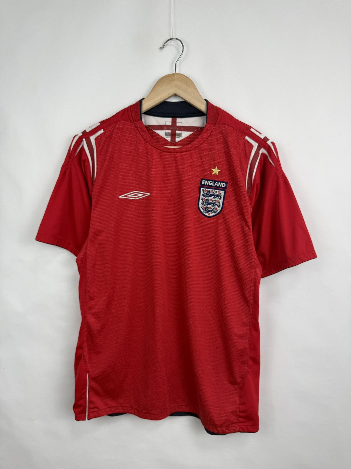 Umbro 🏴󠁧󠁢󠁥󠁮󠁧󠁿 2004-2005 Umbro England Away Soccer Jersey Football Kit Size US M / EU 48-50 / 2 - 2 Thumbnail