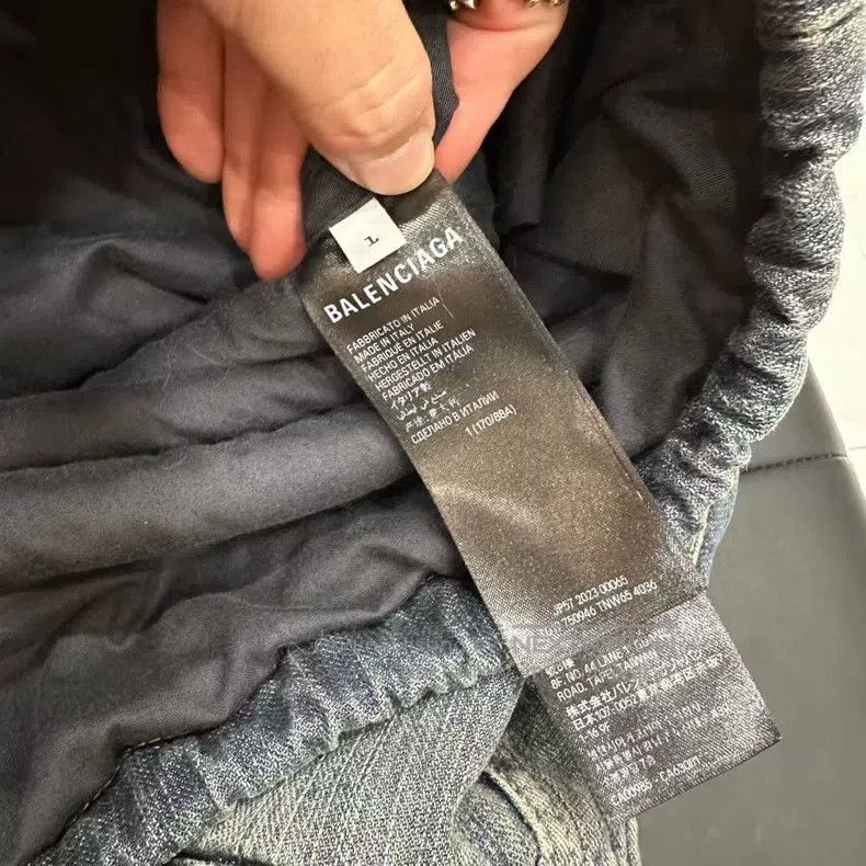 Balenciaga Balenciaga Water-washed Vintage Faded Parka Denim Jacket Size US S / EU 44-46 / 1 - 5 Thumbnail