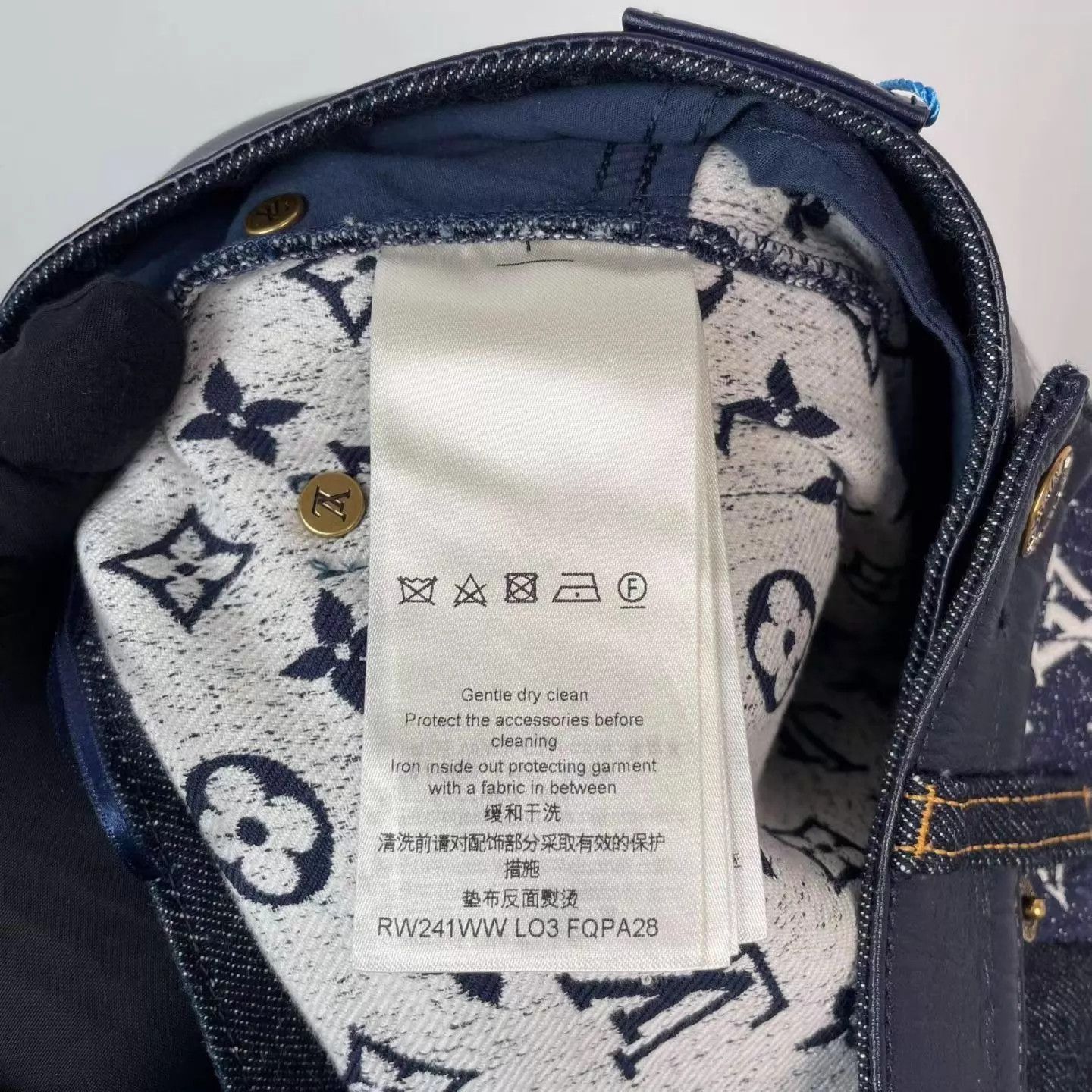 Louis Vuitton Men's LV 34W pants Size US 34 / EU 50 - 5 Thumbnail