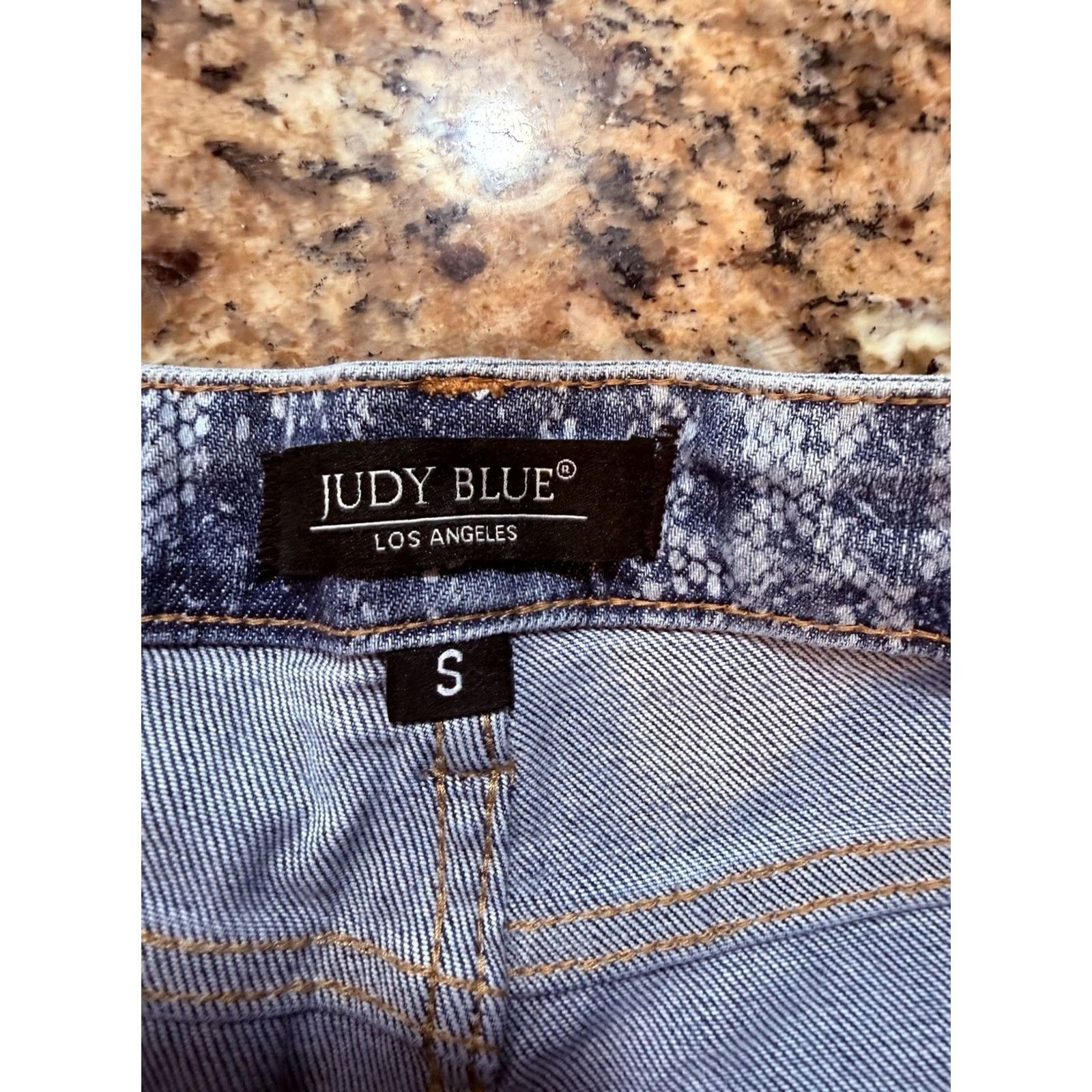 Denime Judy Blue Cut-Off Denim Shorts Women Sz S Mid-Rise Blue Snake Print Stretchy Short Jeans Size 28" / US 6 / IT 42 - 6 Thumbnail