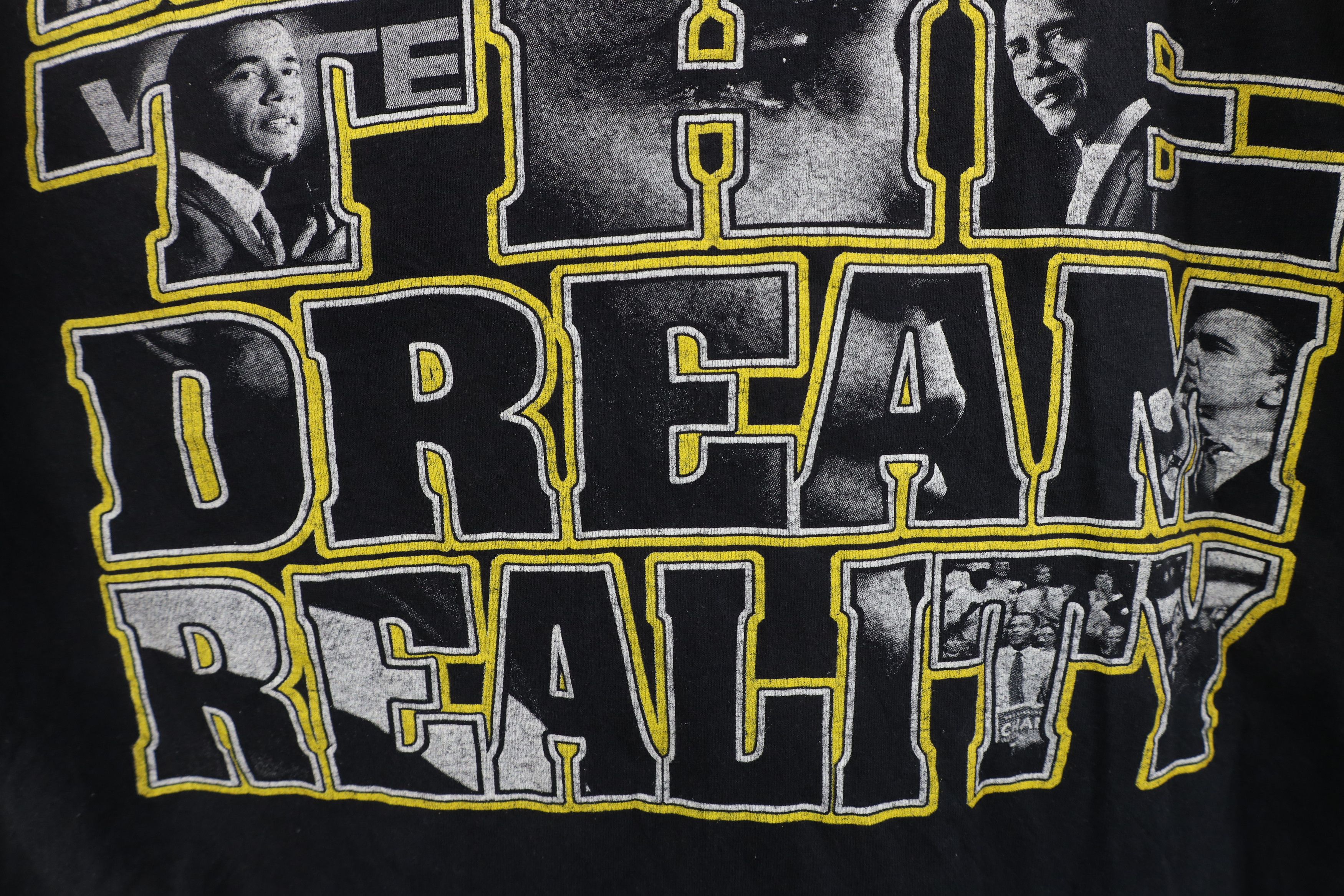 Vintage Vintage Y2K President Barack Obama Family Rap Tee T-Shirt Size US XL / EU 56 / 4 - 14 Thumbnail